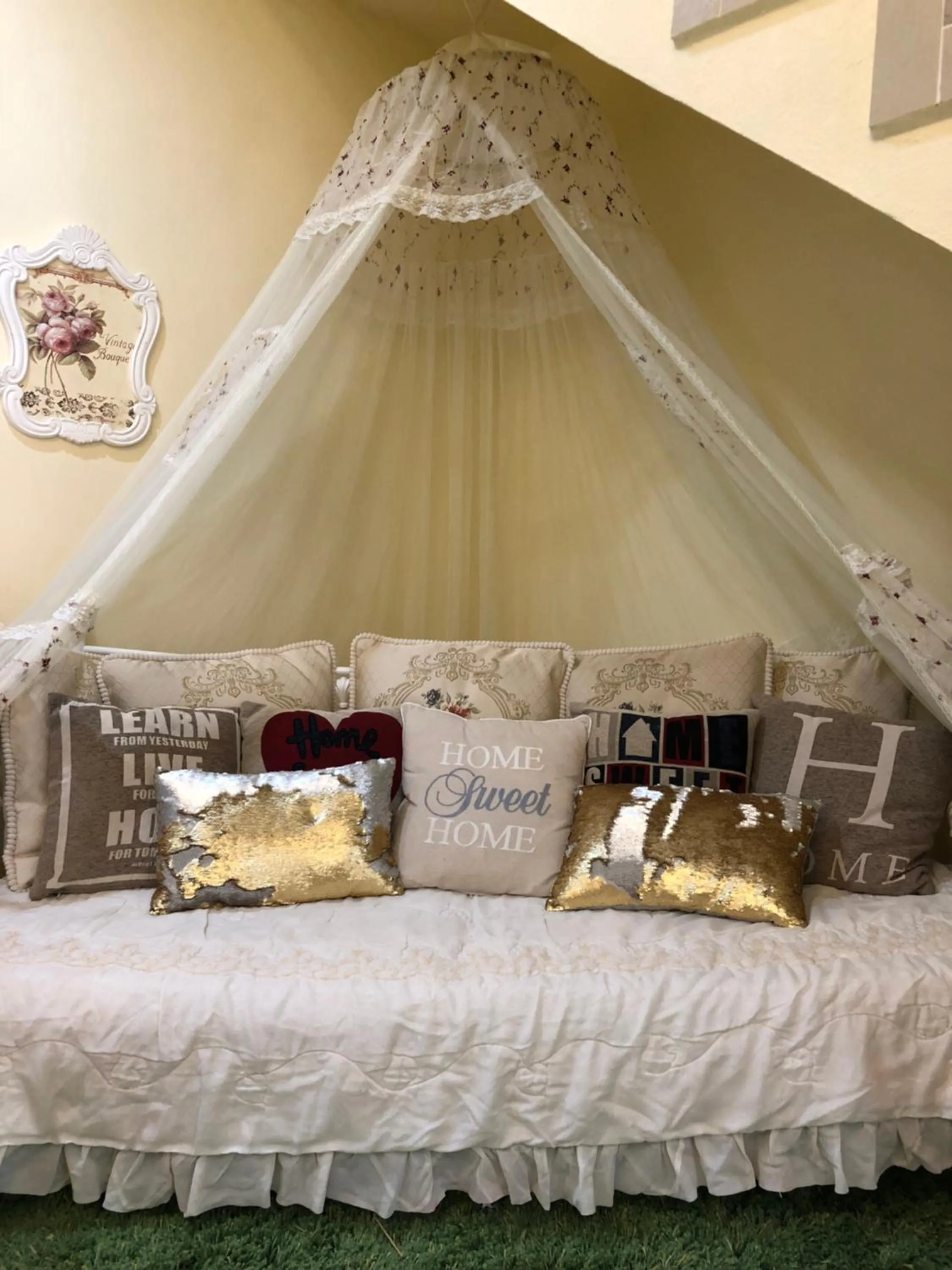 Living room, Bed in AAM Hotel