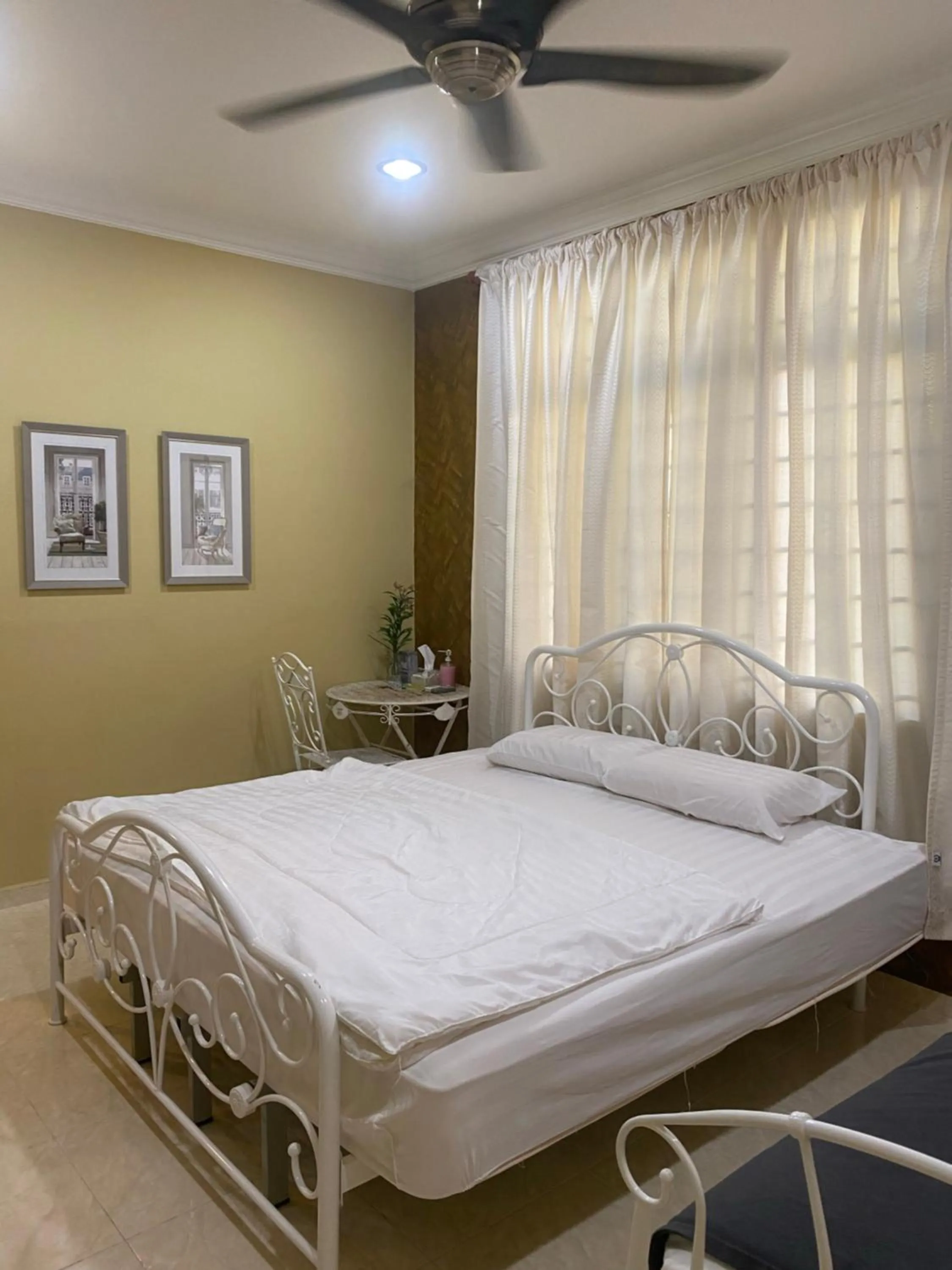 Bedroom, Bed in AAM Hotel