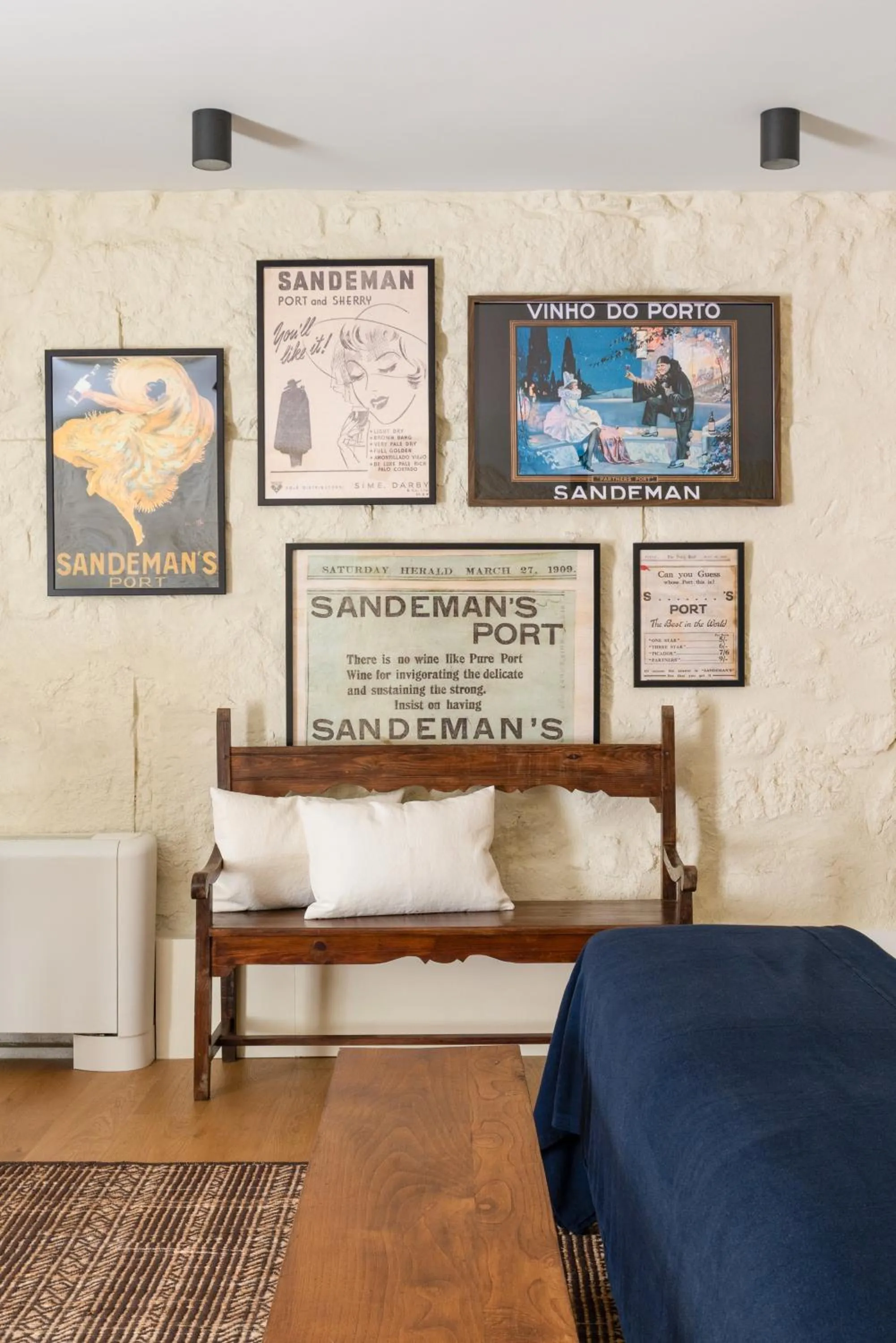 Seating area, Bed in The House of Sandeman