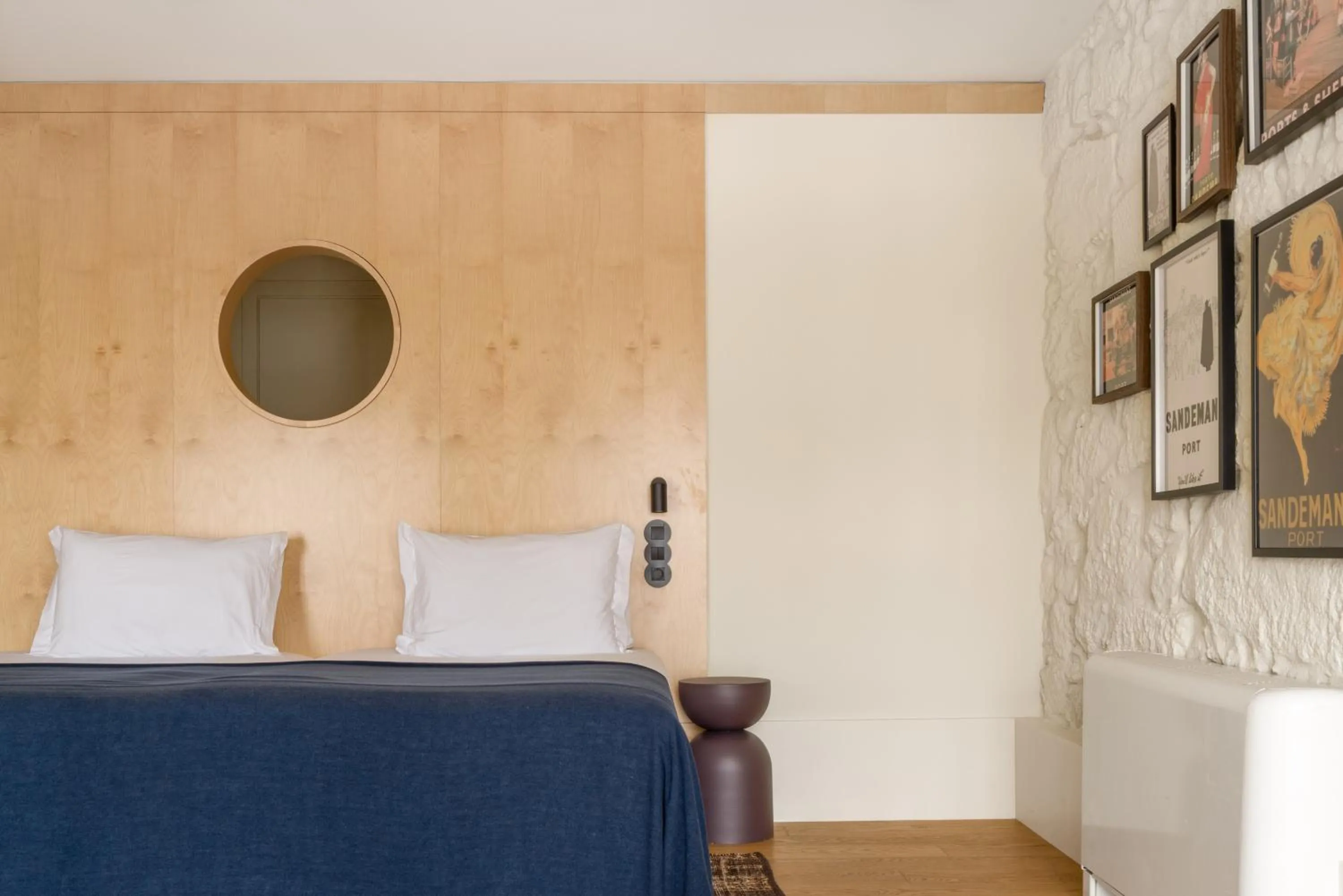 Other, Bed in The House of Sandeman