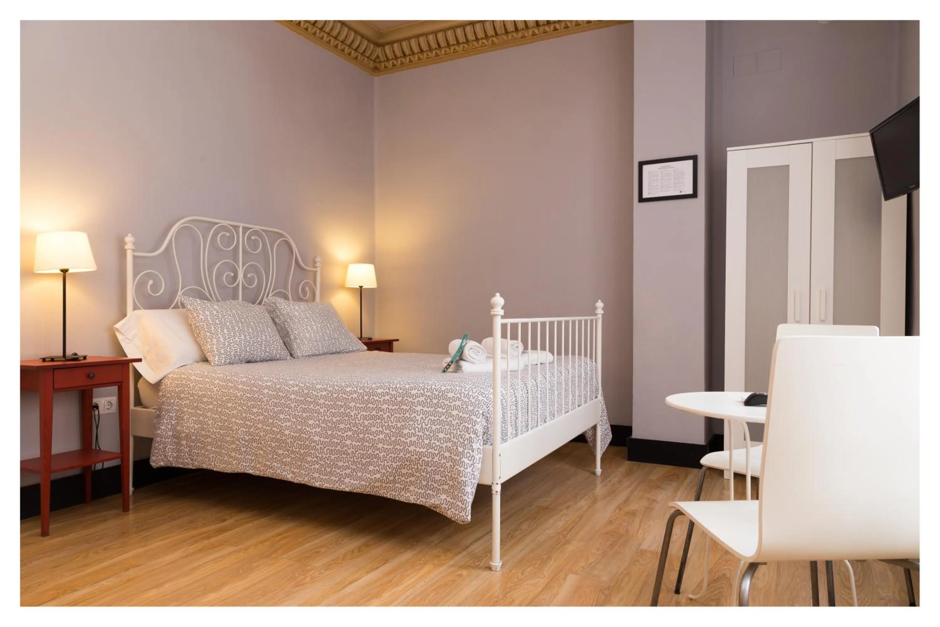 Bed in Hi Valencia Canovas