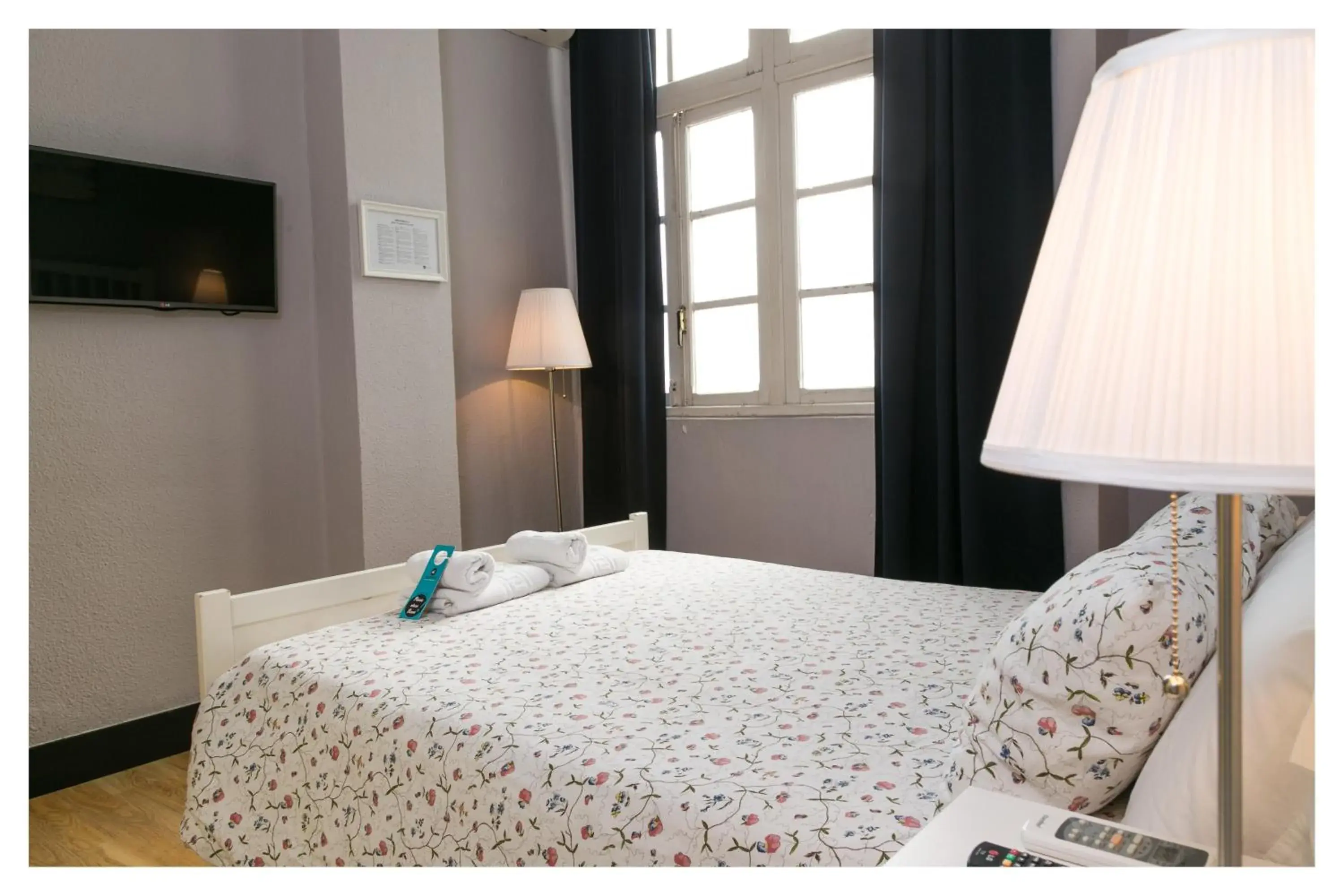 Bed in Hi Valencia Canovas Bed in Hi Valencia Canovas