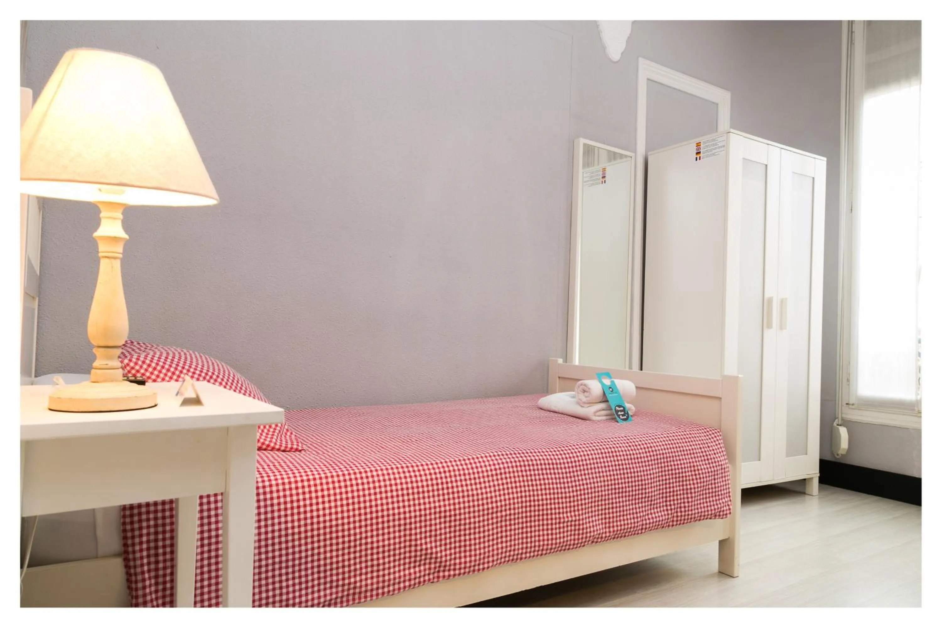 Bed in Hi Valencia Canovas