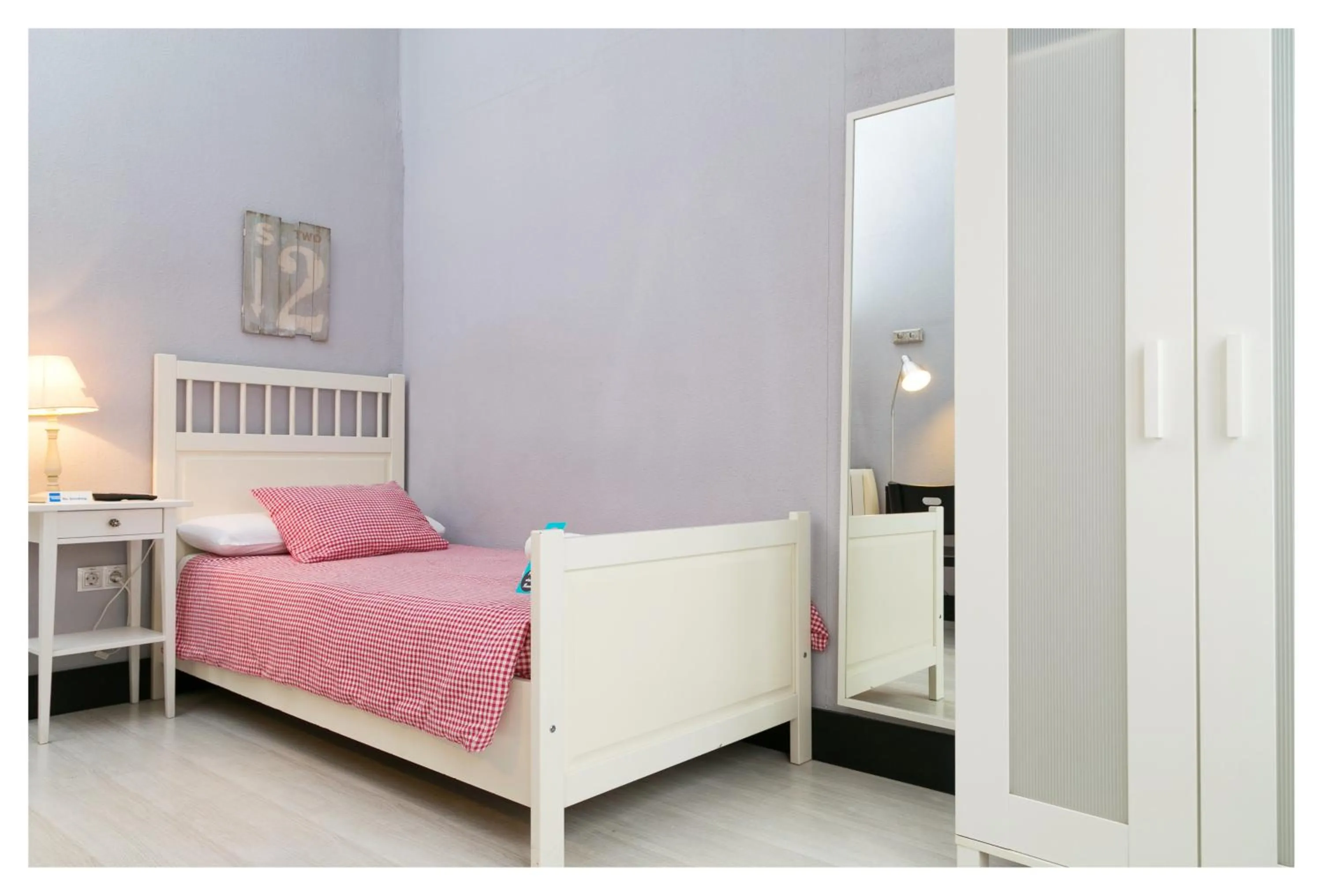 Bed in Hi Valencia Canovas