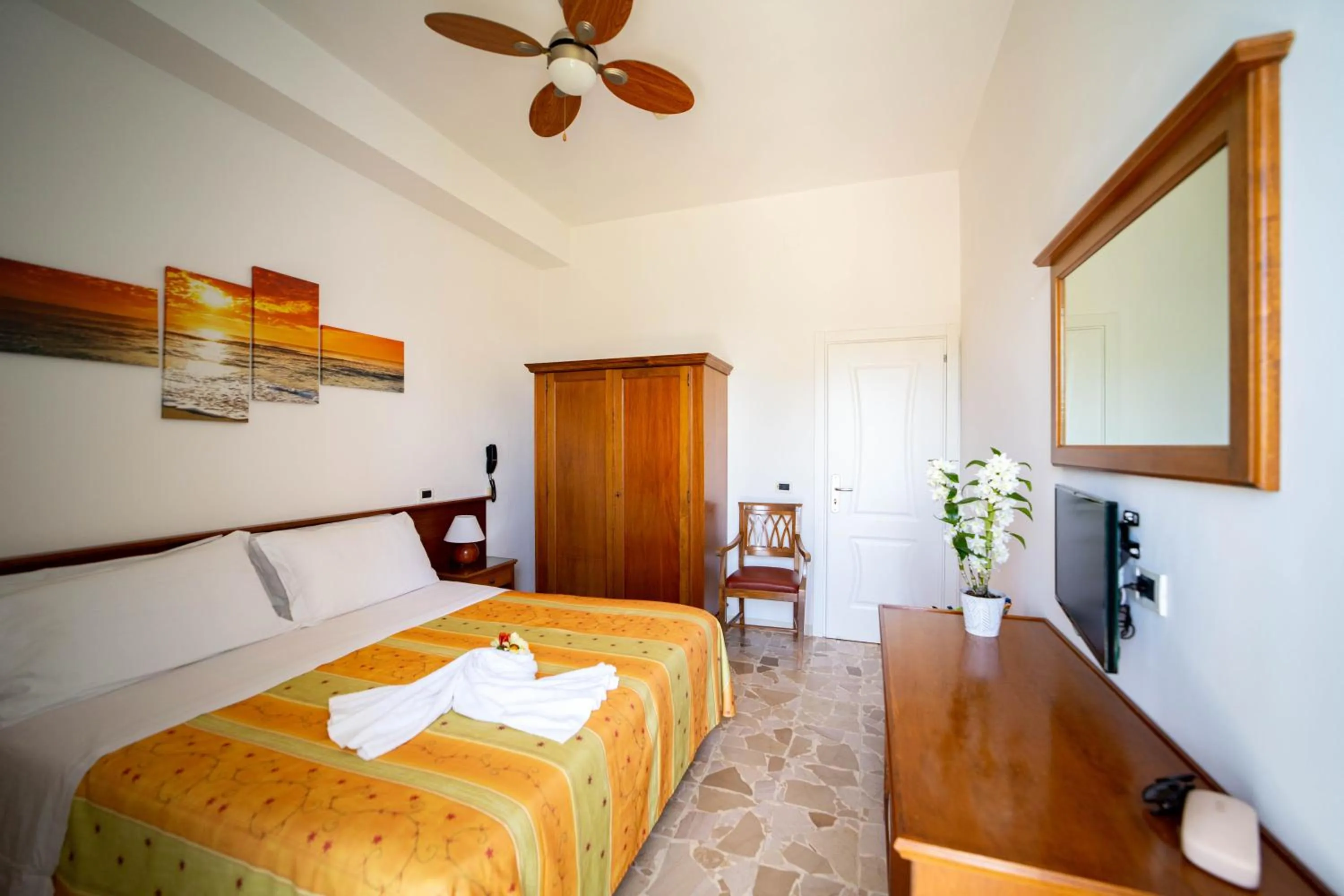 Bedroom, Bed in Hotel La Mandorla