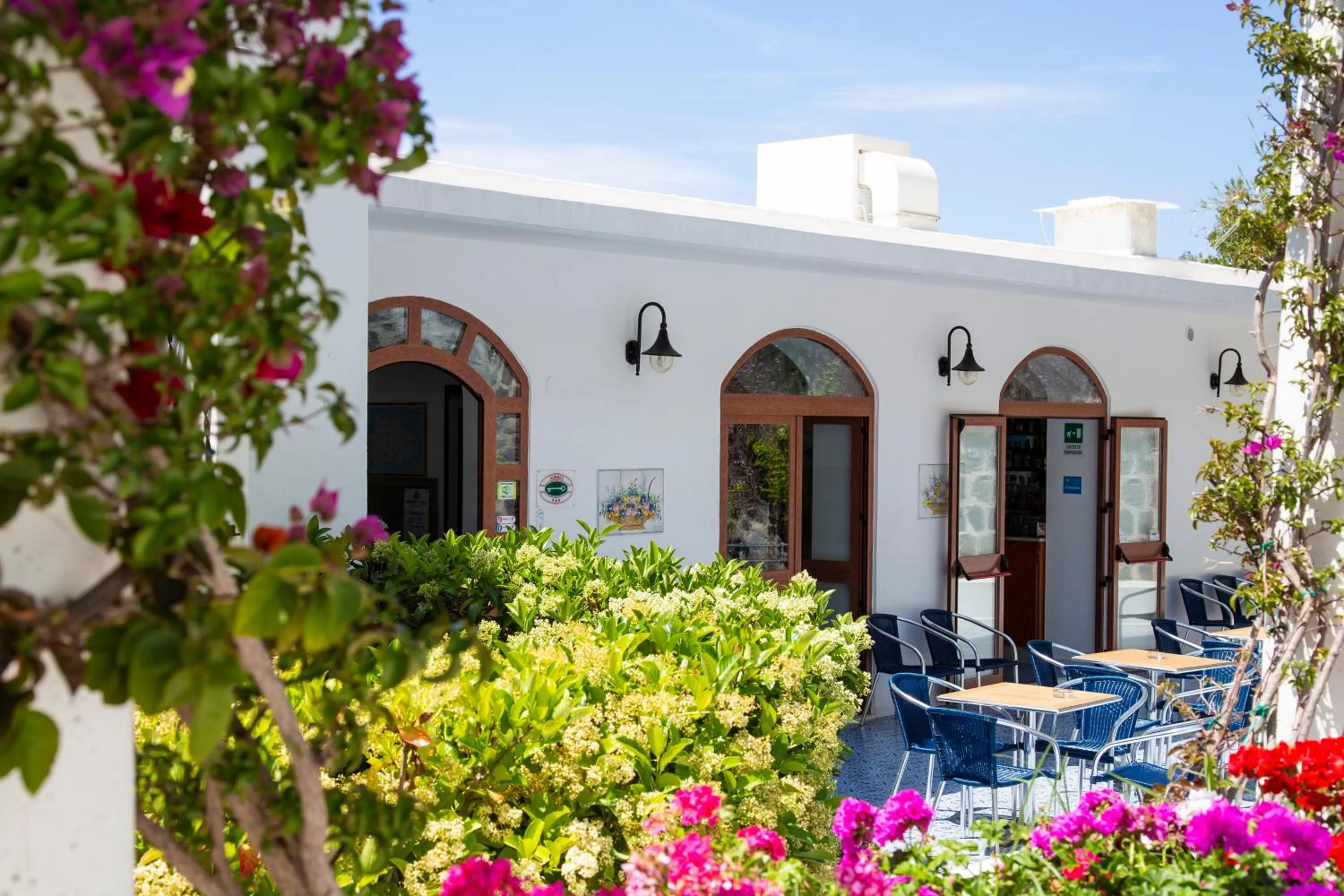 Facade/entrance in Hotel La Mandorla