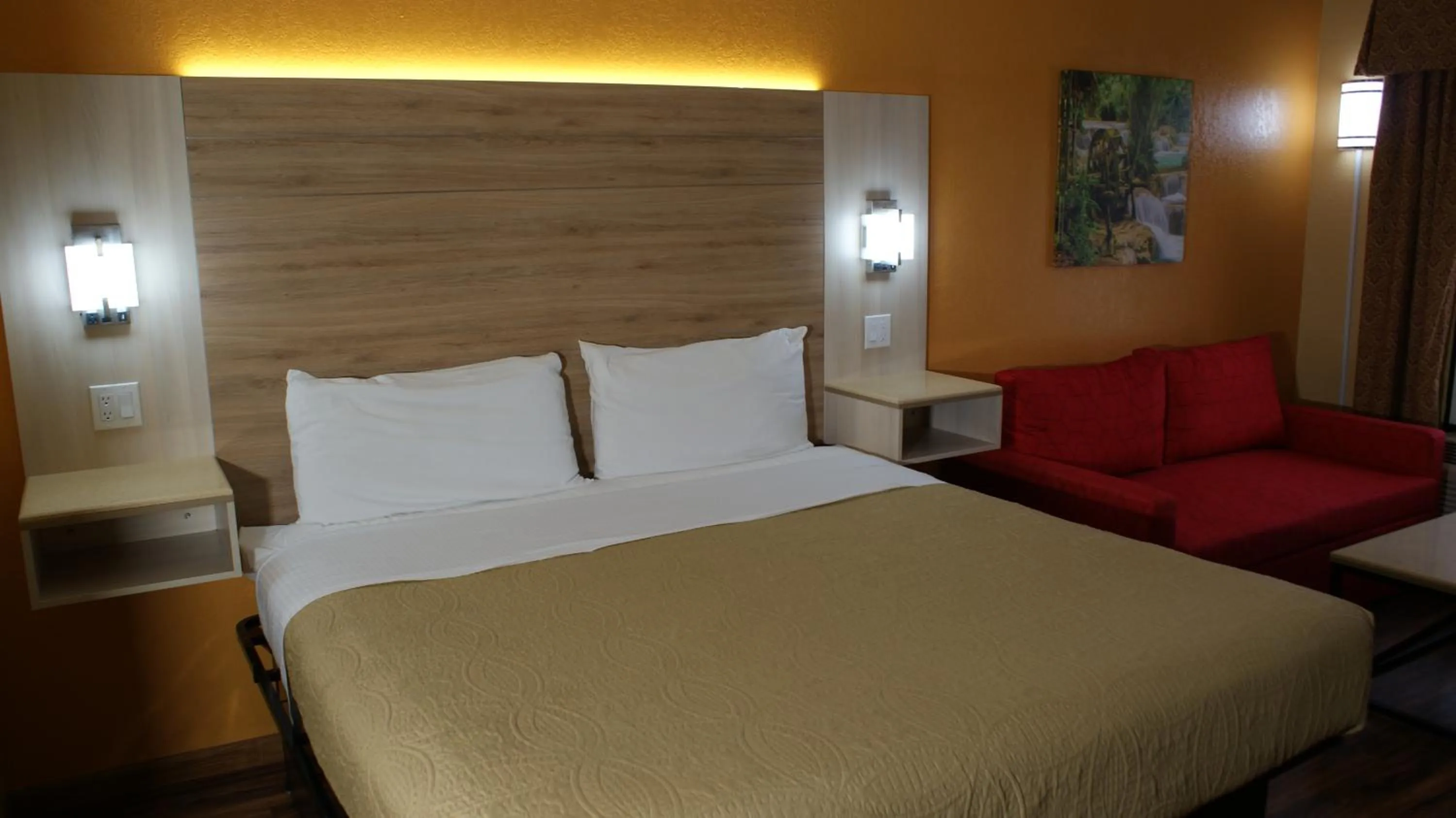 Bedroom, Bed in Home Town Inn & Suites