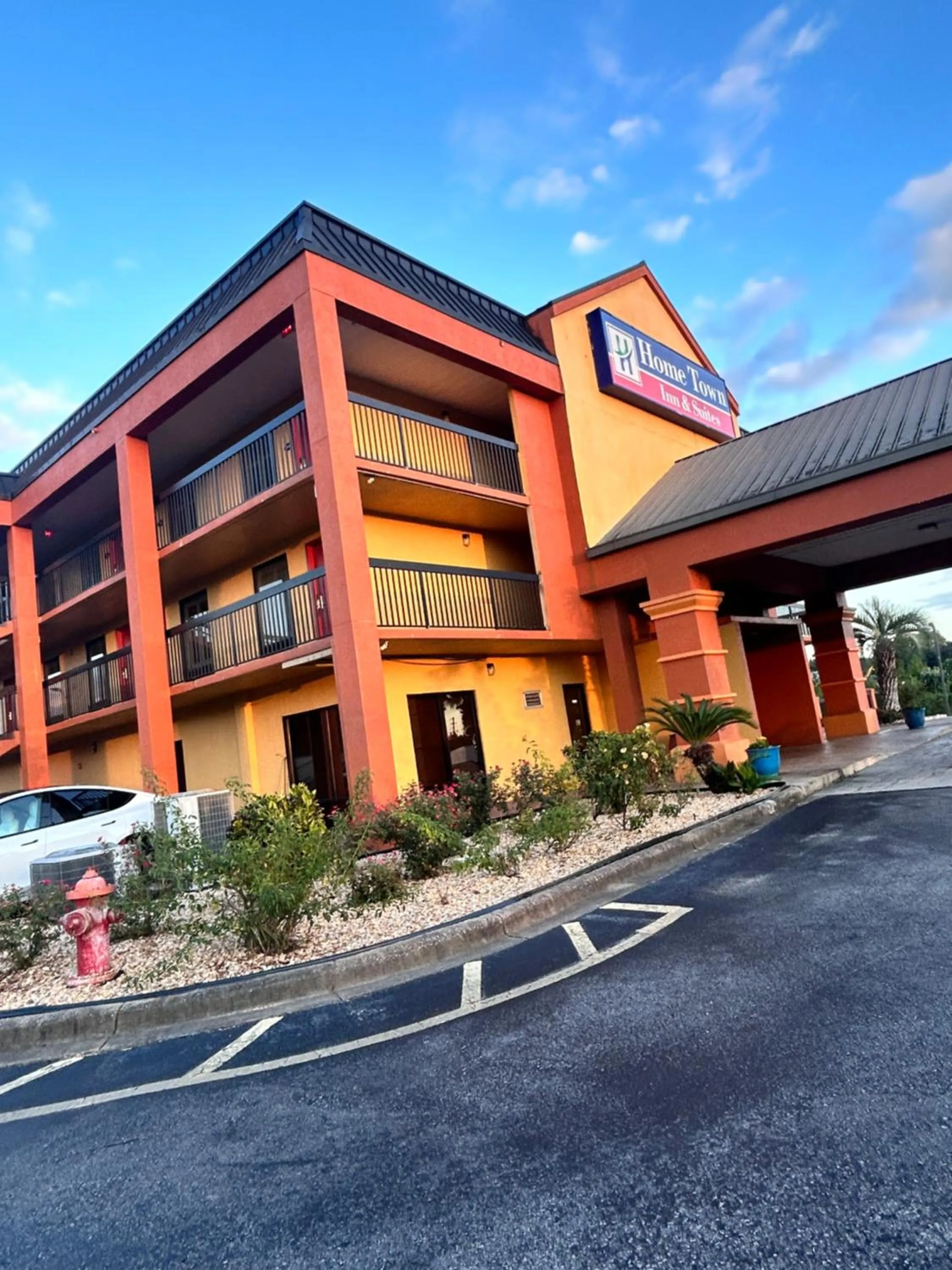 Property building in Home Town Inn & Suites