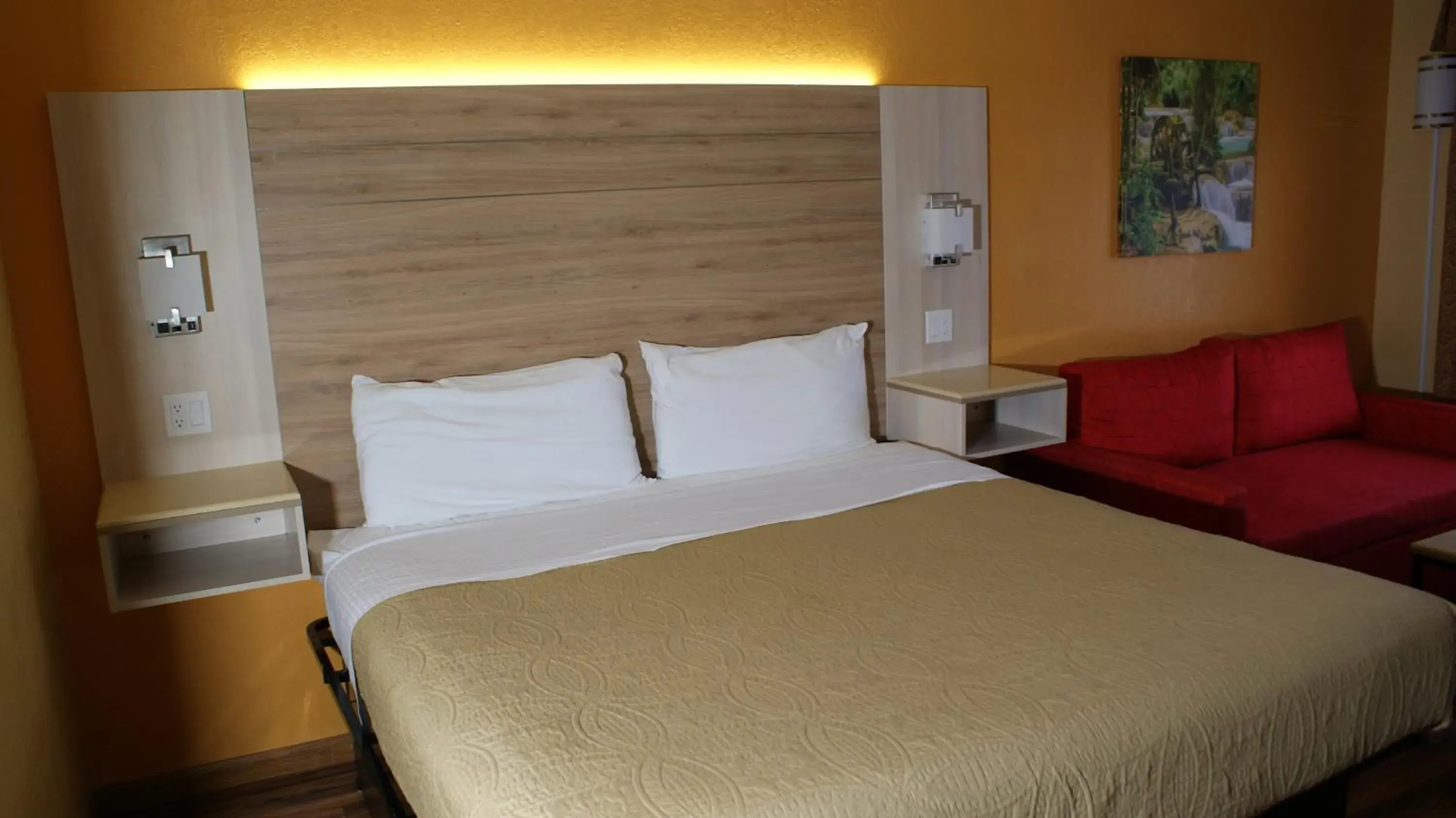 Bedroom, Bed in Home Town Inn & Suites Bedroom, Bed in Home Town Inn & Suites