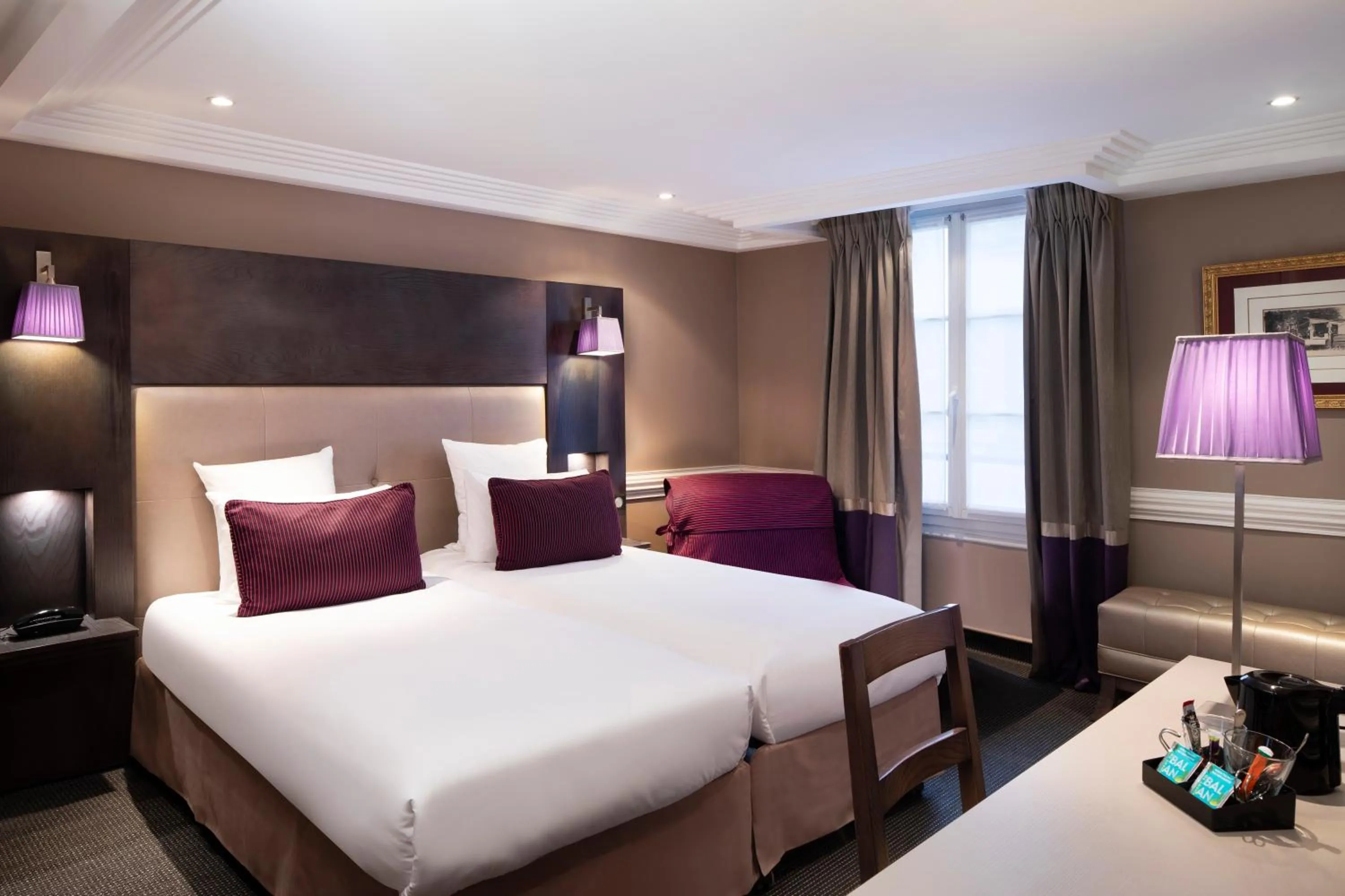 Bed in Elysées Hôtel