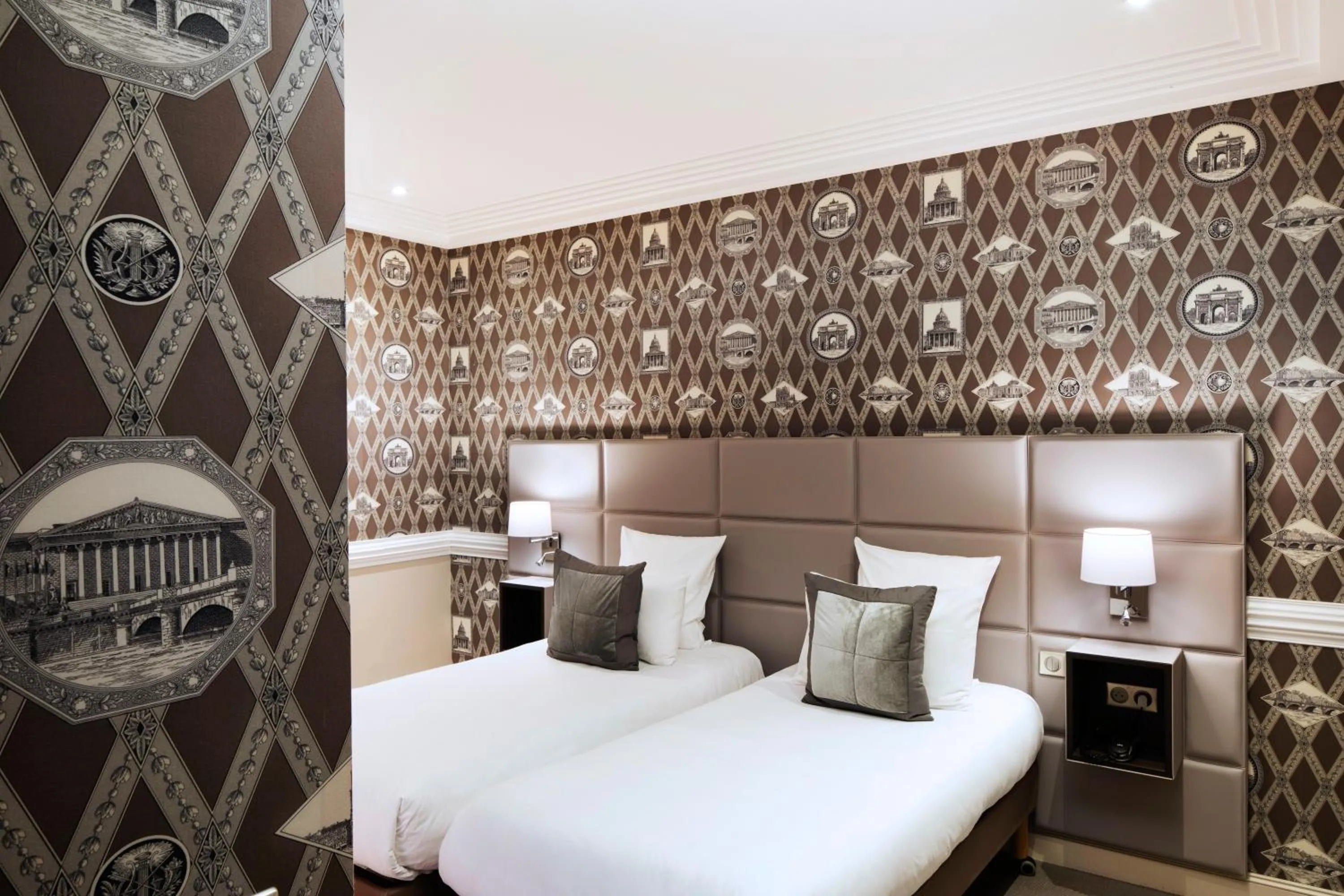 Bed in Elysées Hôtel