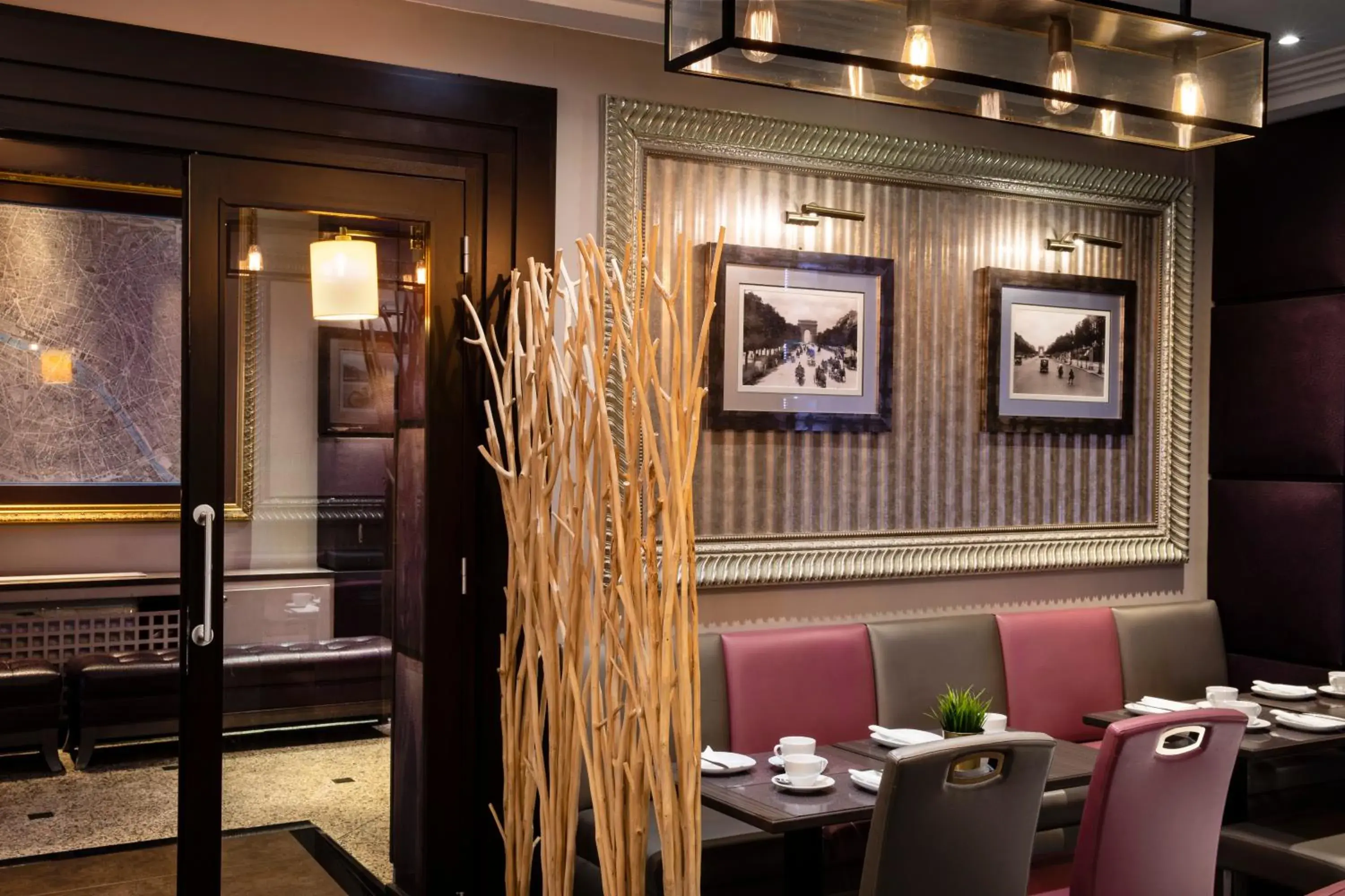 Restaurant/places to eat in Elysées Hôtel Restaurant/places to eat in Elysées Hôtel