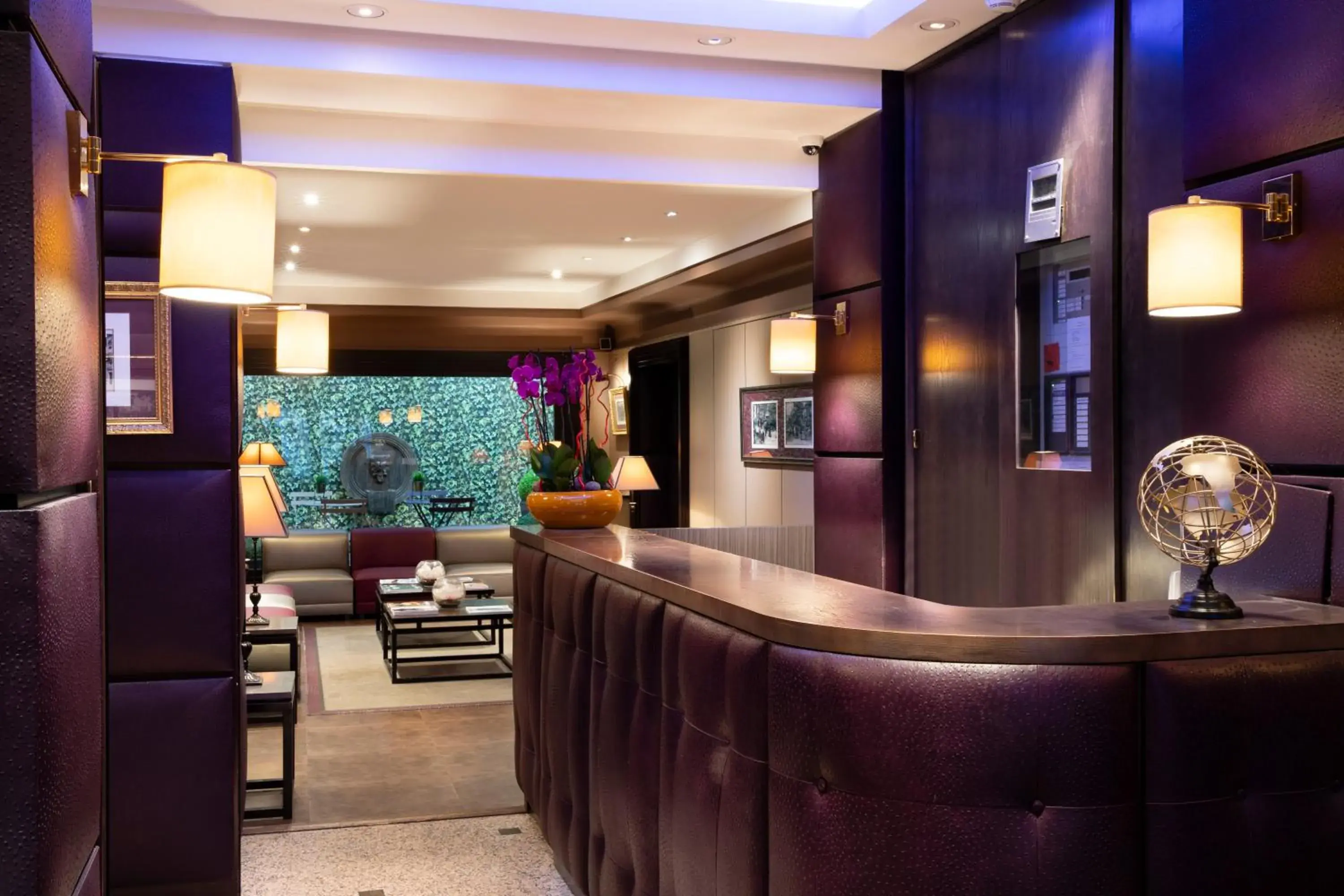 Lobby or reception in Elysées Hôtel Lobby or reception in Elysées Hôtel