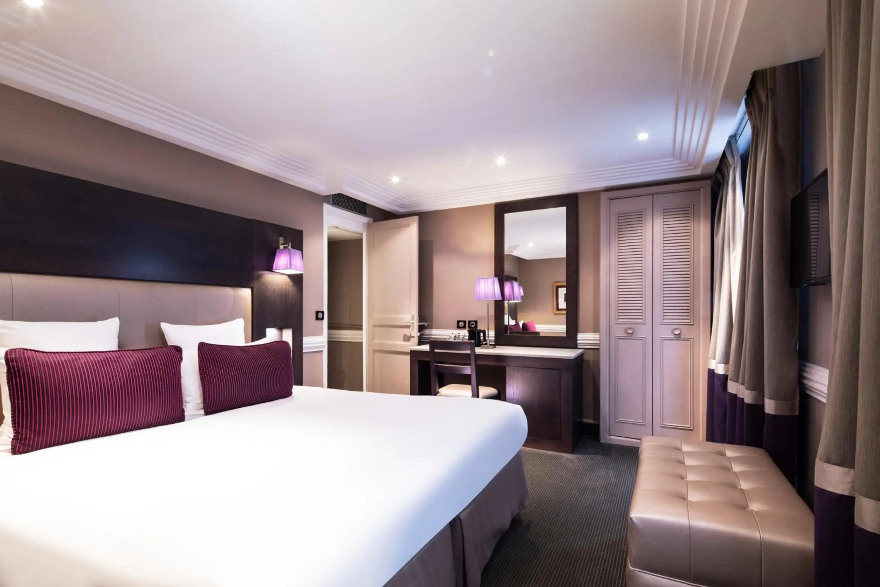 Bed in Elysées Hôtel Bed in Elysées Hôtel