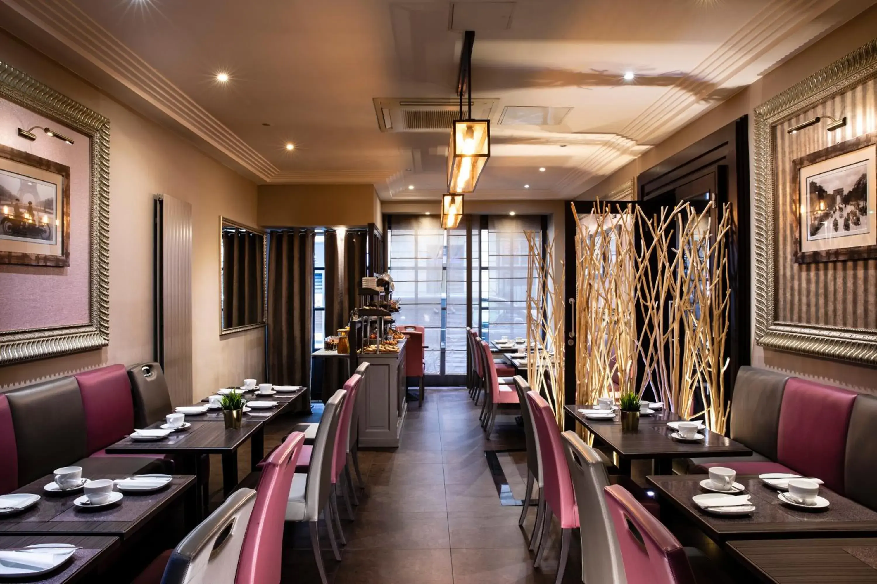 Restaurant/places to eat in Elysées Hôtel Restaurant/places to eat in Elysées Hôtel