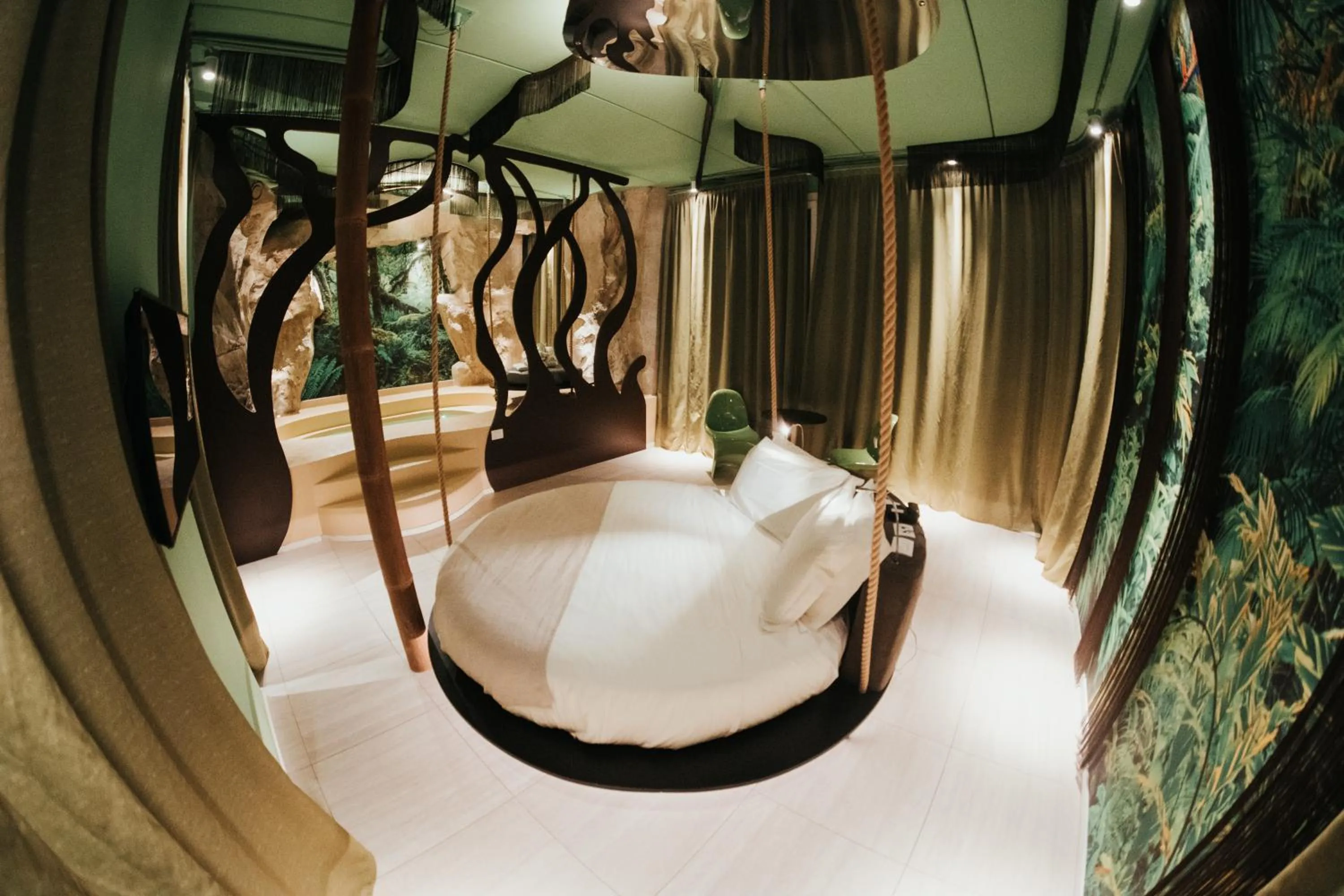 Bed in Emotional Grand Motel