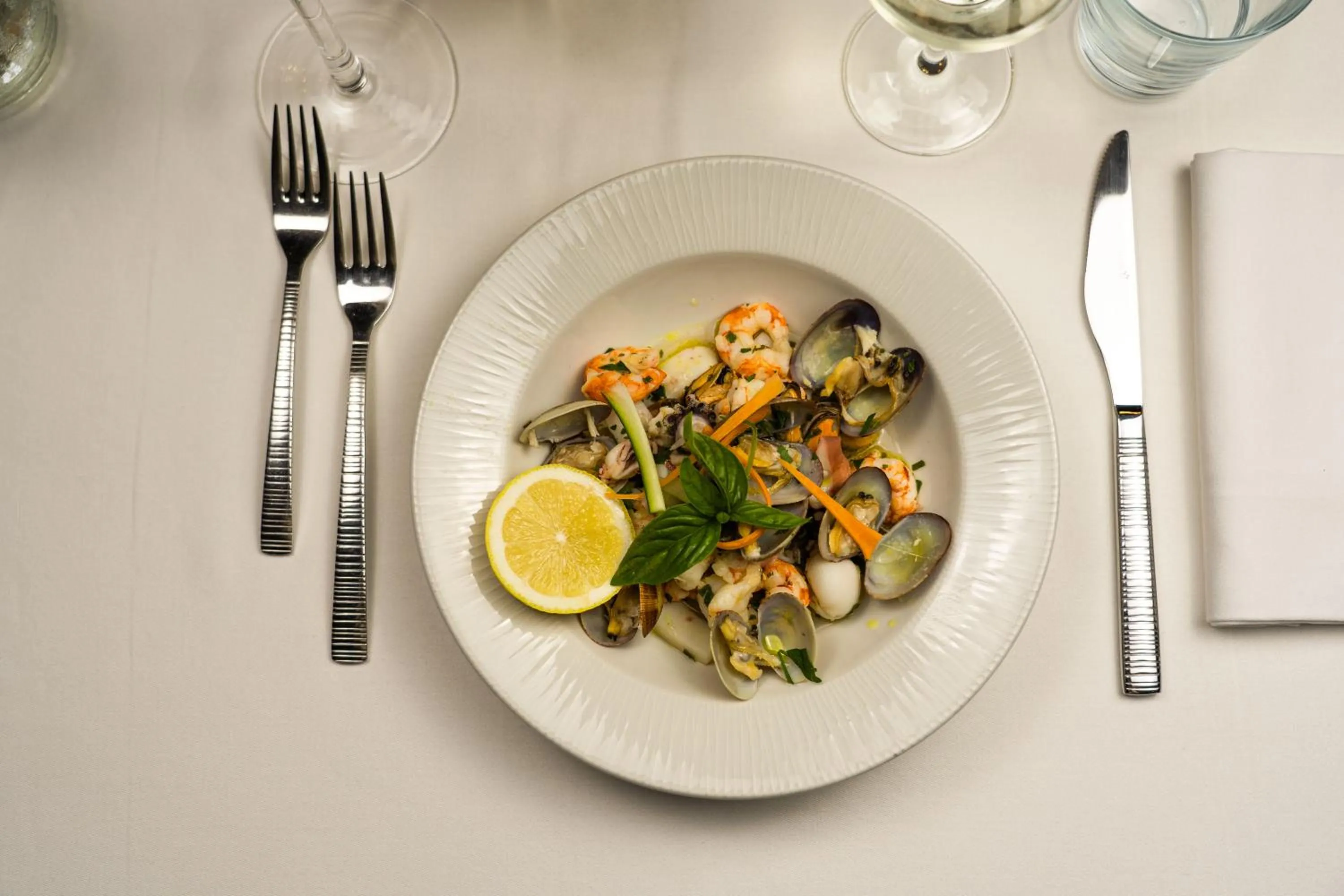 Restaurant/places to eat in Emotional Grand Motel