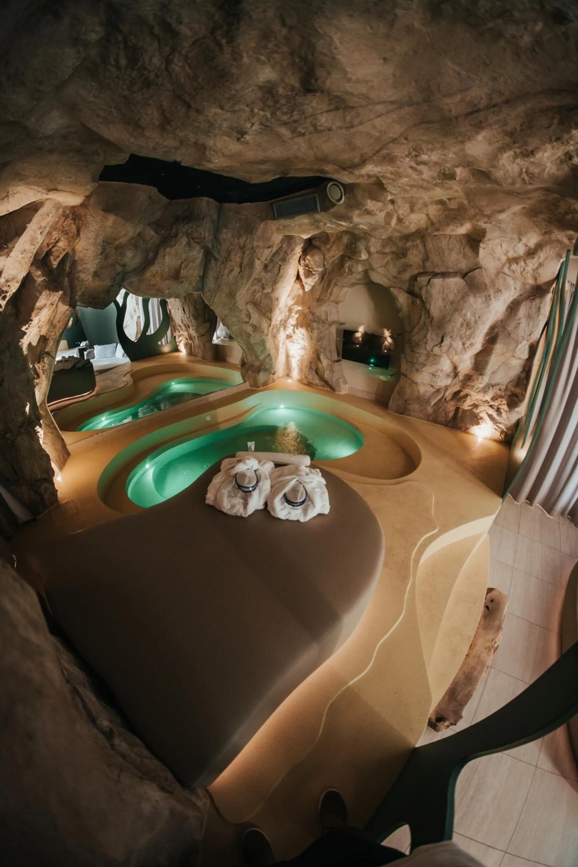 Swimming pool in Emotional Grand Motel