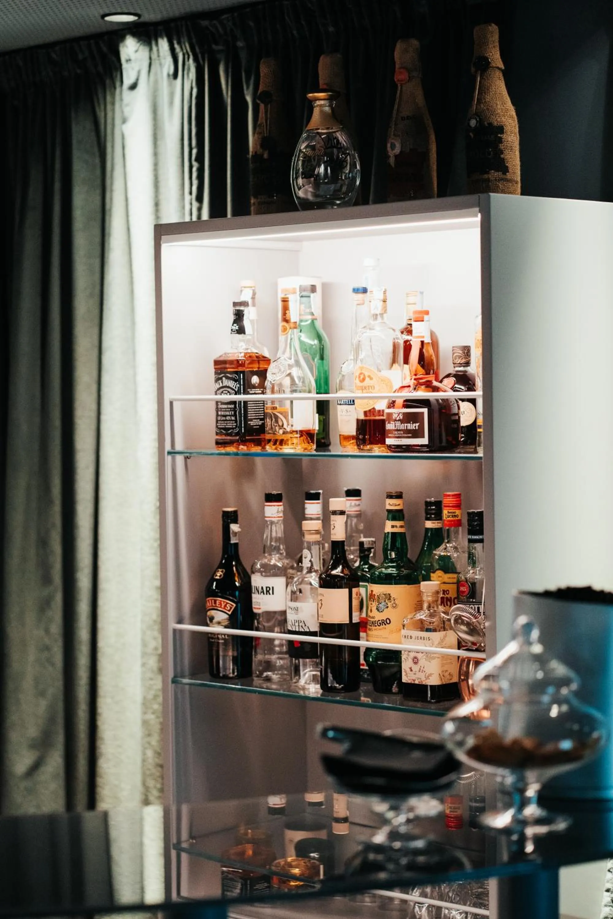 Restaurant/places to eat in Emotional Grand Motel