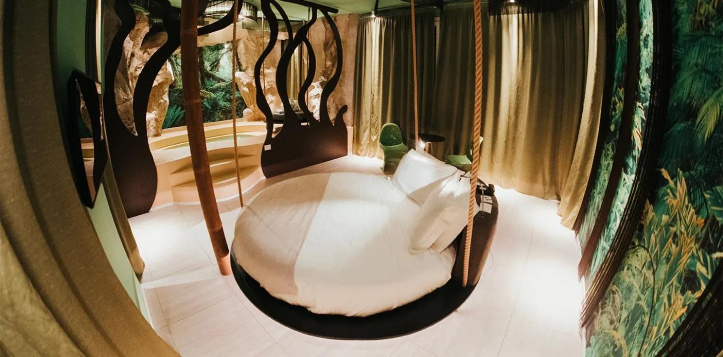 Emotional Grand Motel