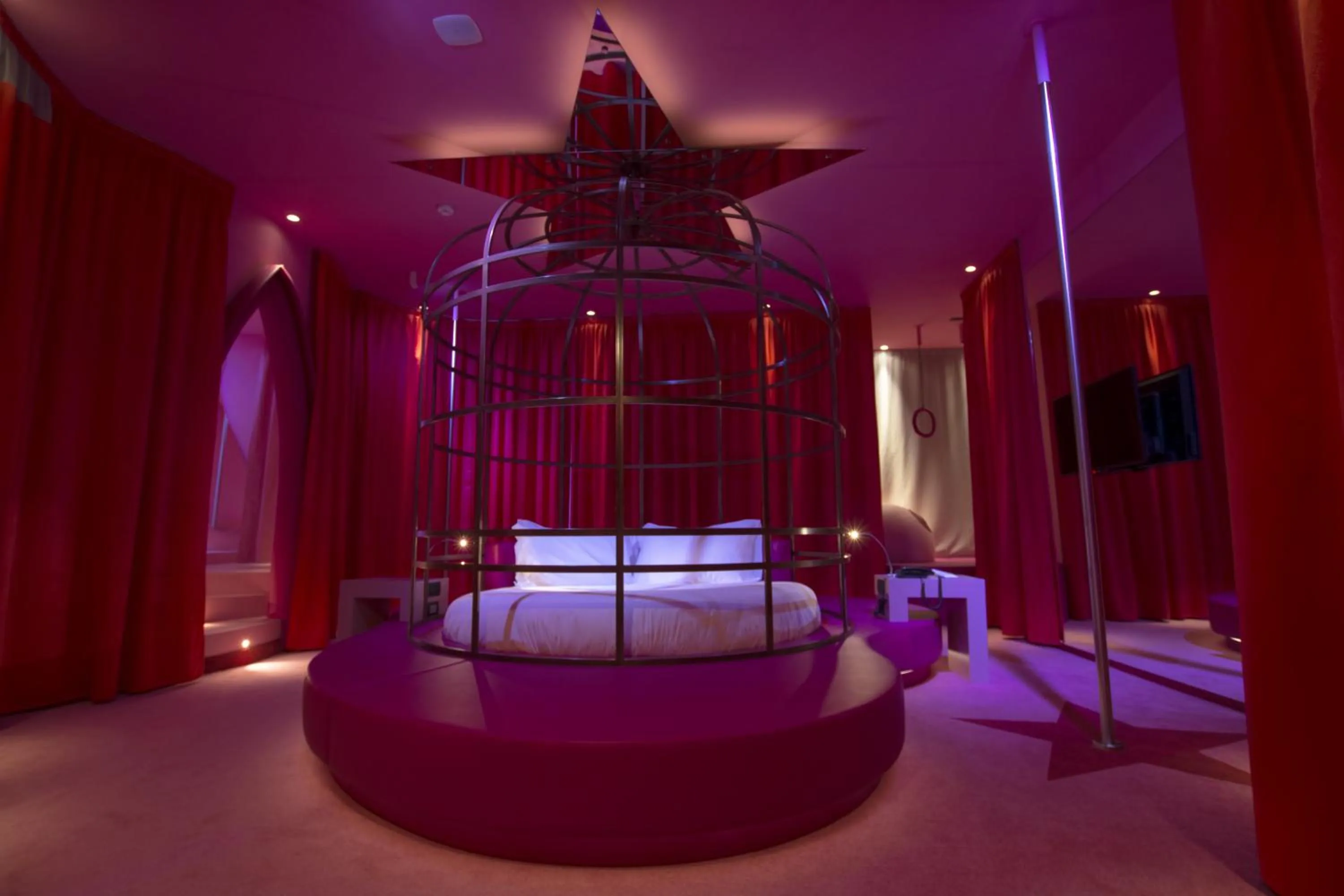 Bed in Emotional Grand Motel