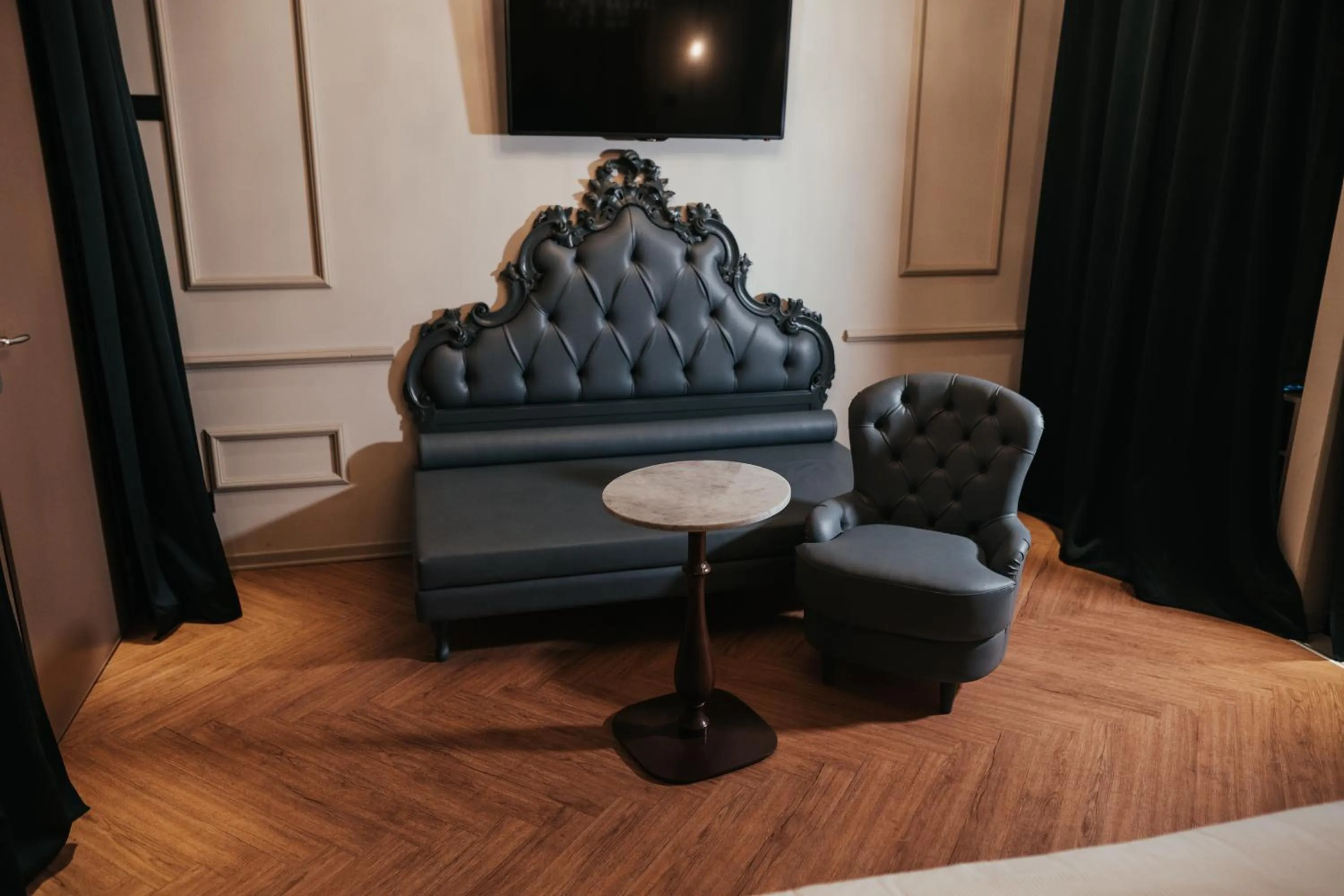 Decorative detail in Emotional Grand Motel