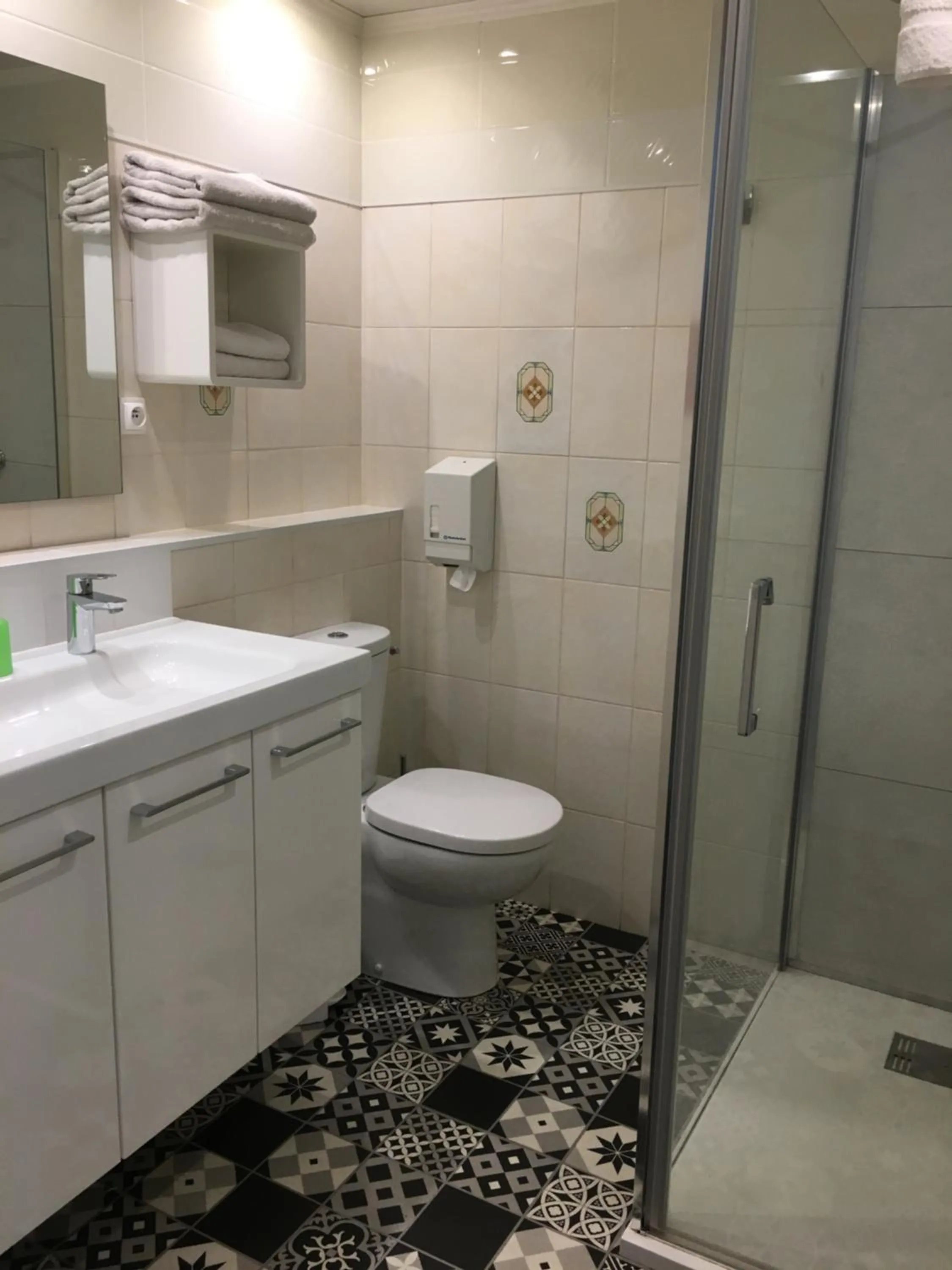 Toilet in Les Alcyons