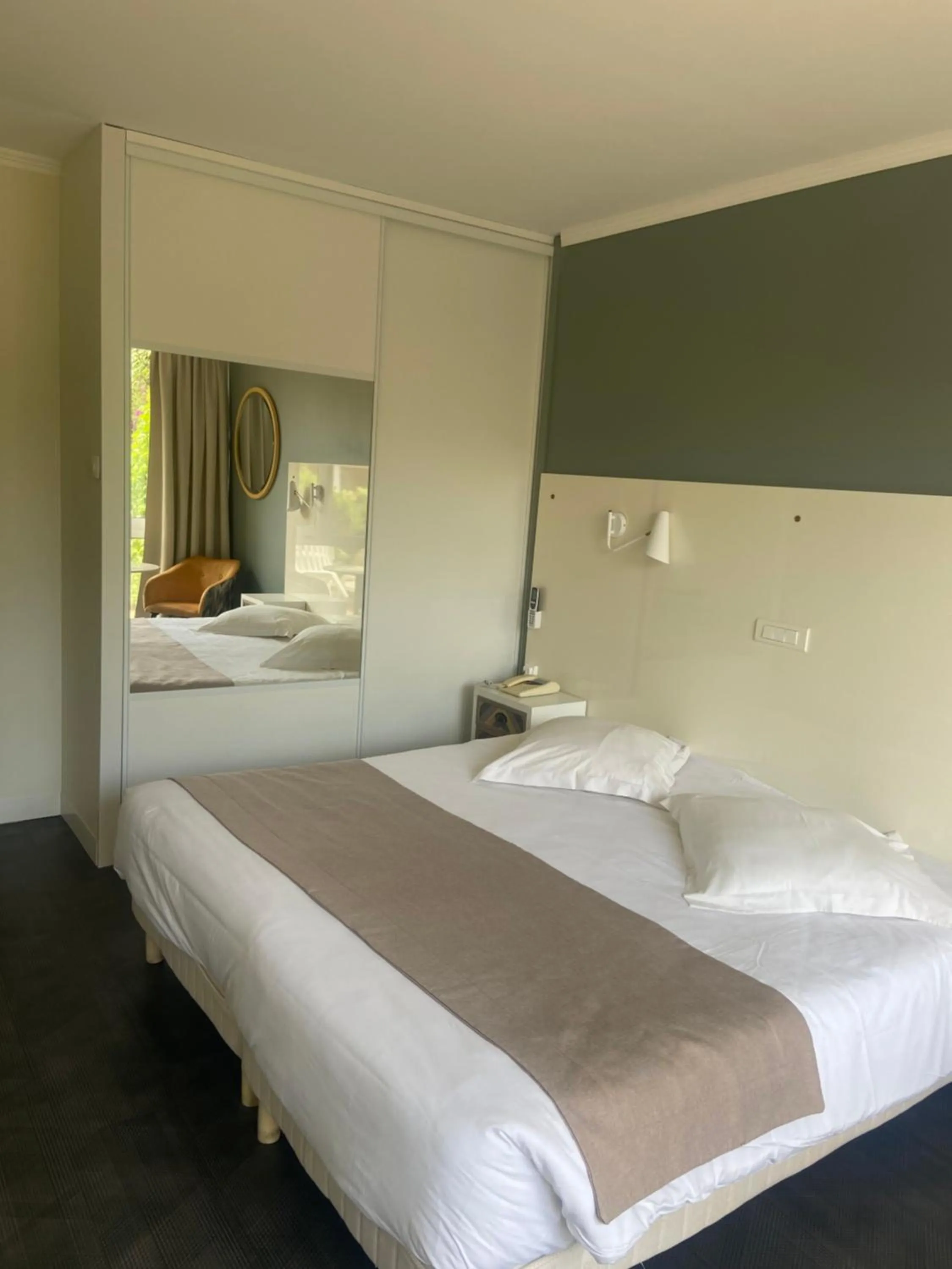 Bedroom in Les Alcyons