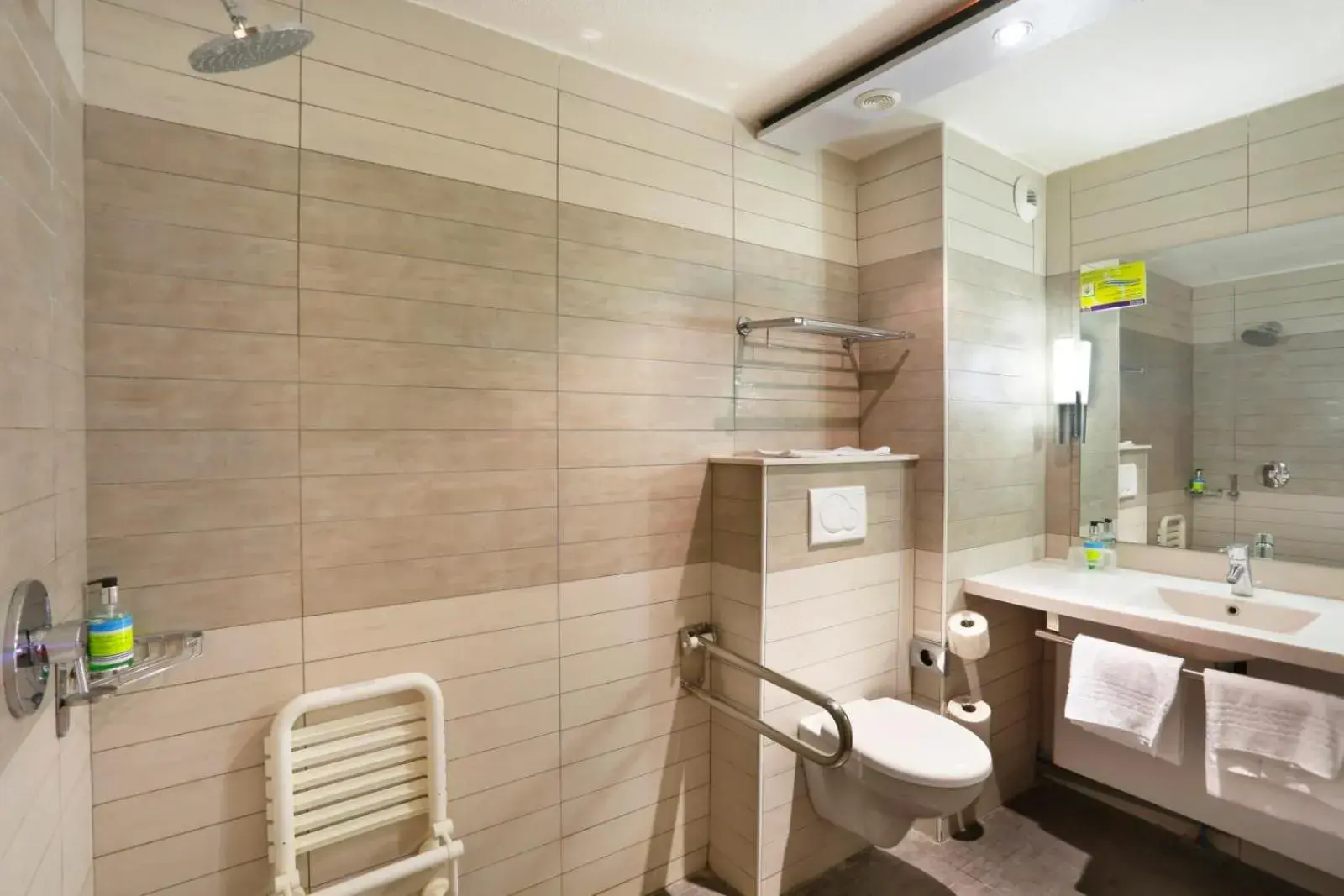 Classic Room in Suite Home Briancon Serre Chevalier Classic Room in Suite Home Briancon Serre Chevalier