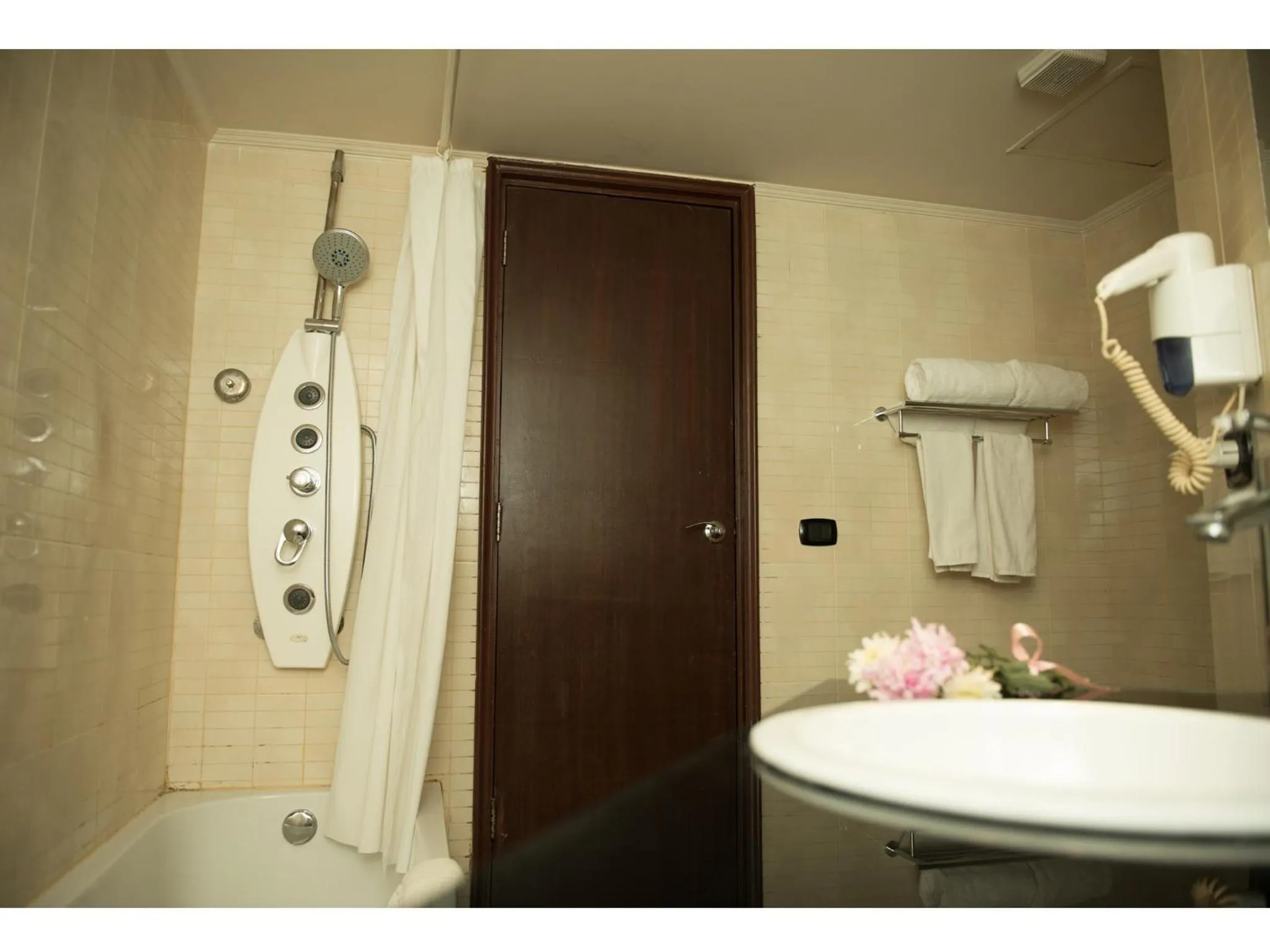 Bathroom in Cherry Maryski Hotel