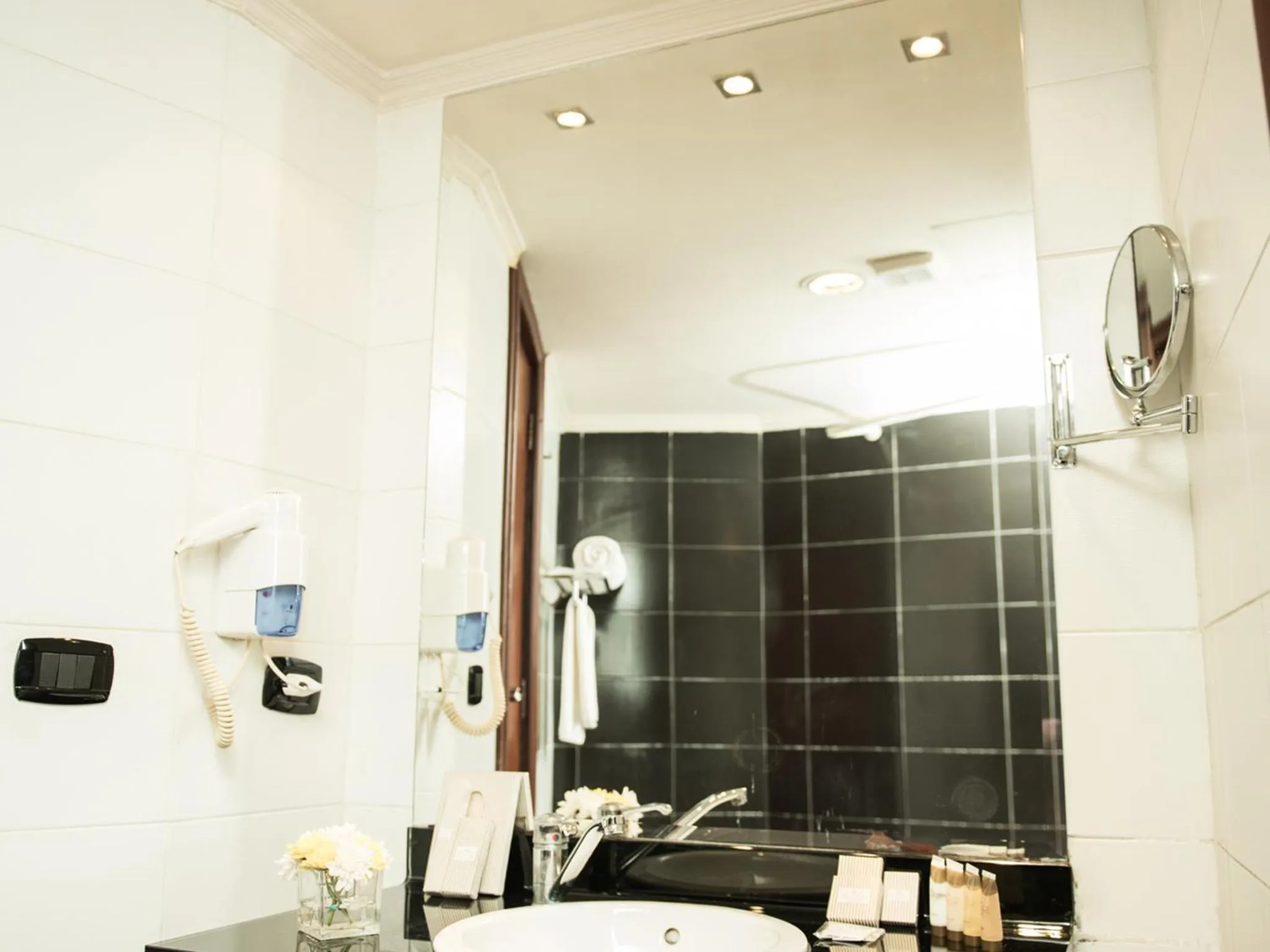 Bathroom in Cherry Maryski Hotel