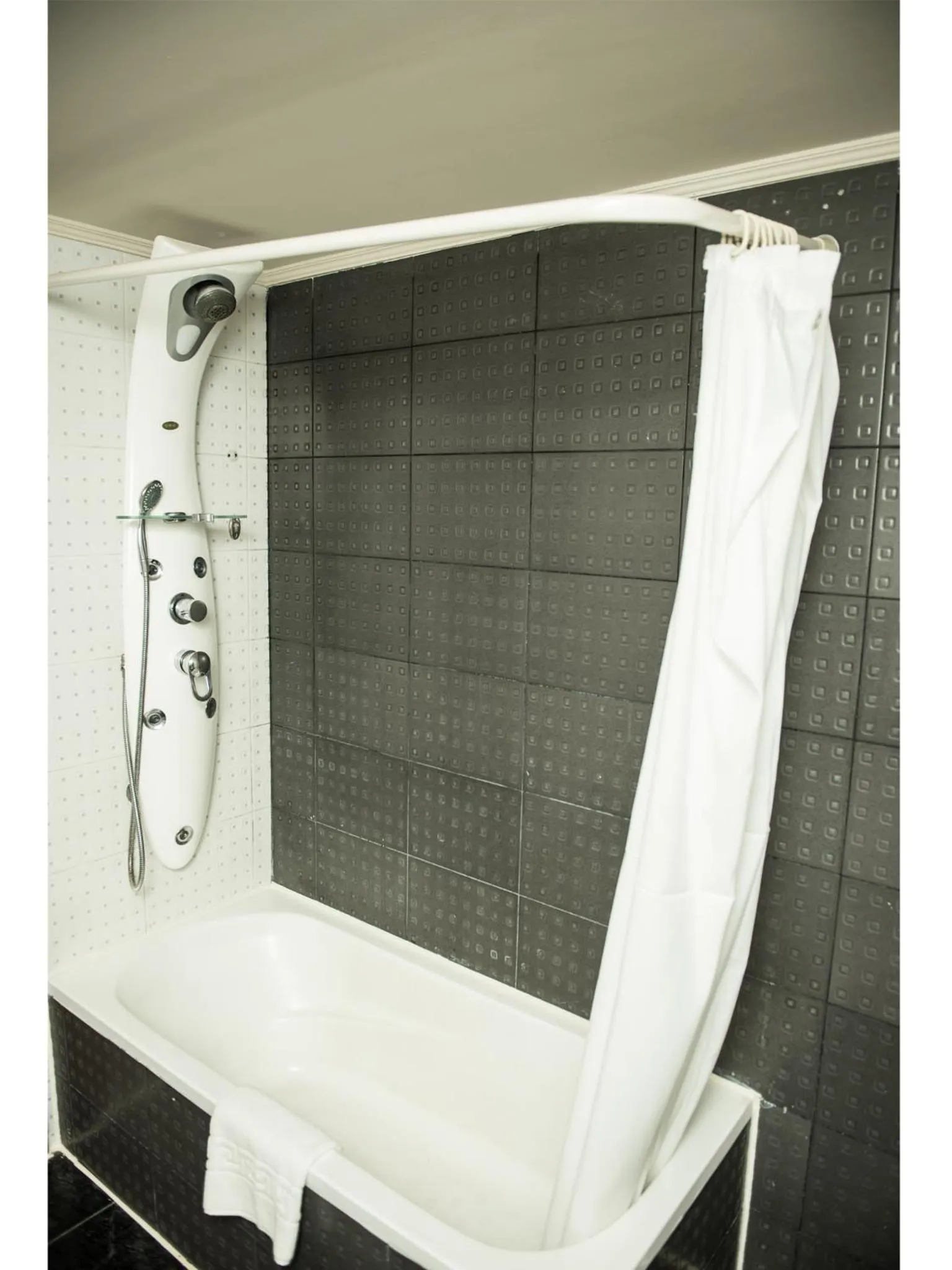 Bathroom in Cherry Maryski Hotel