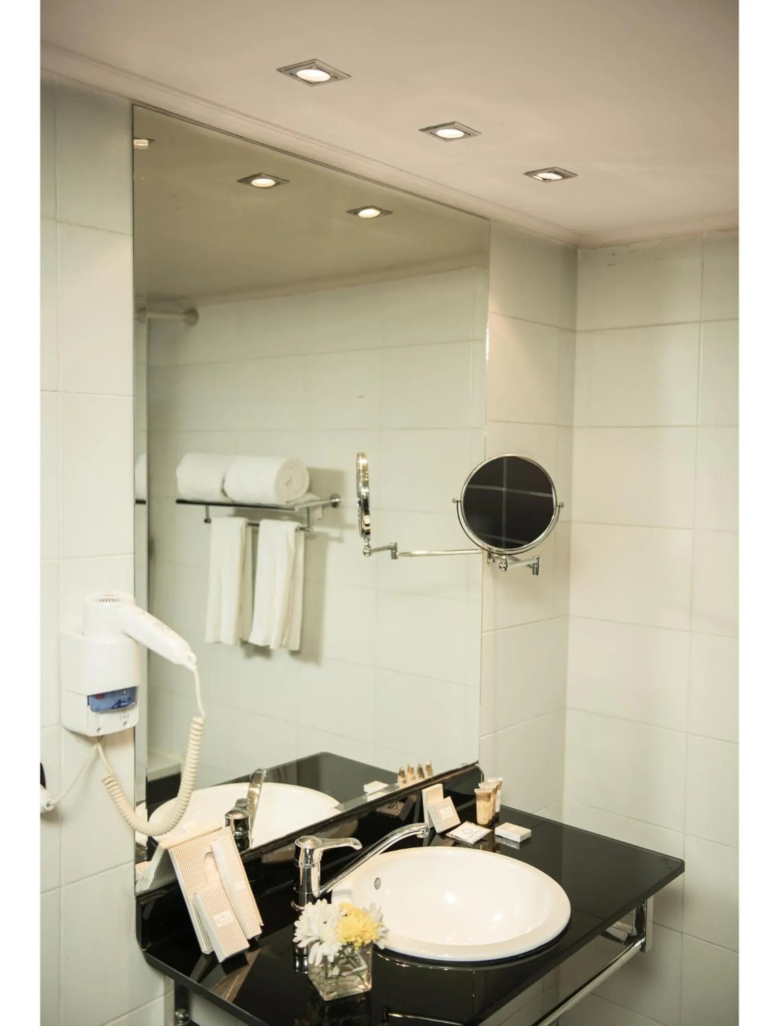 Bathroom in Cherry Maryski Hotel