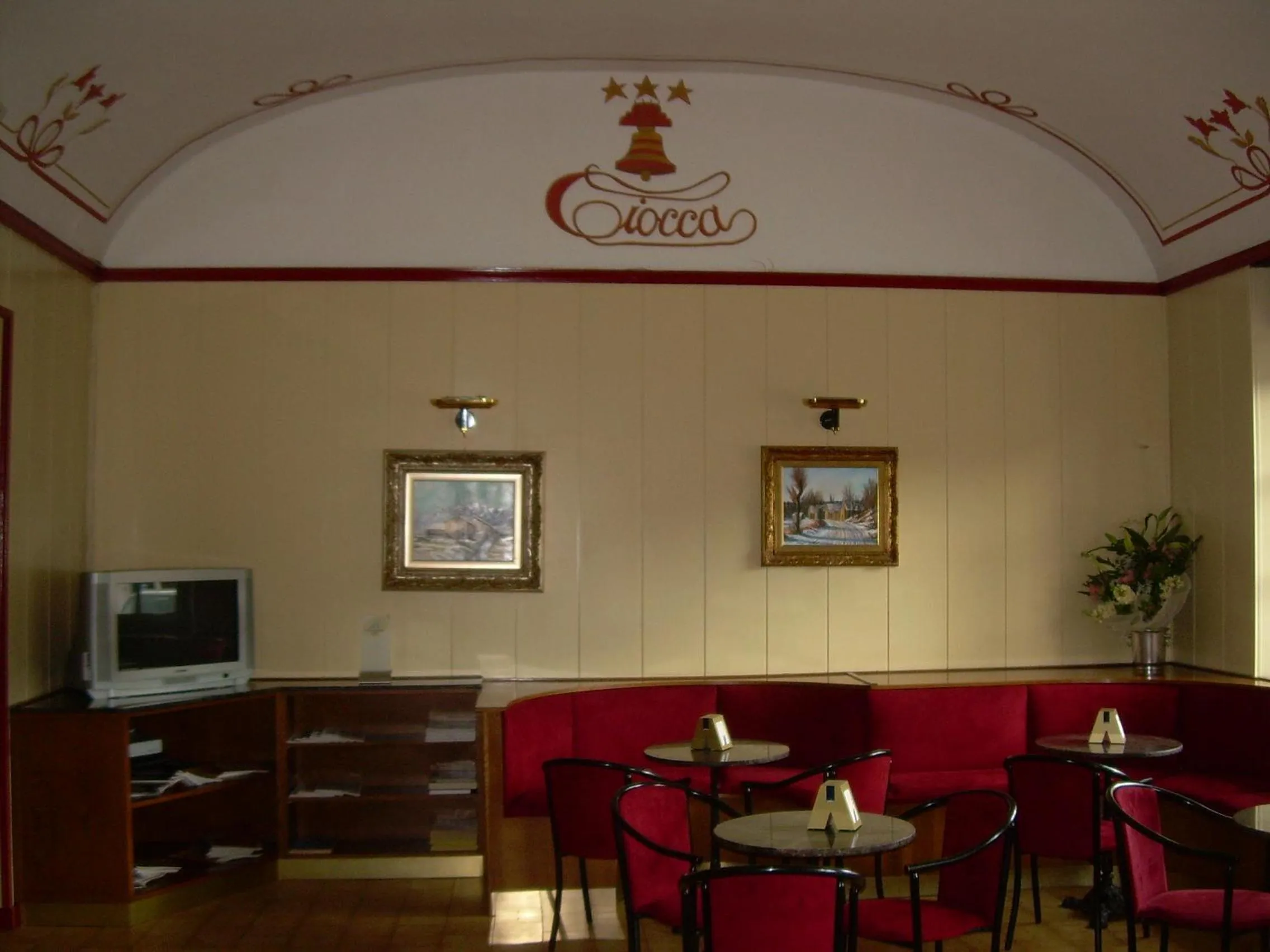 Communal lounge/ TV room in Hotel Ciocca