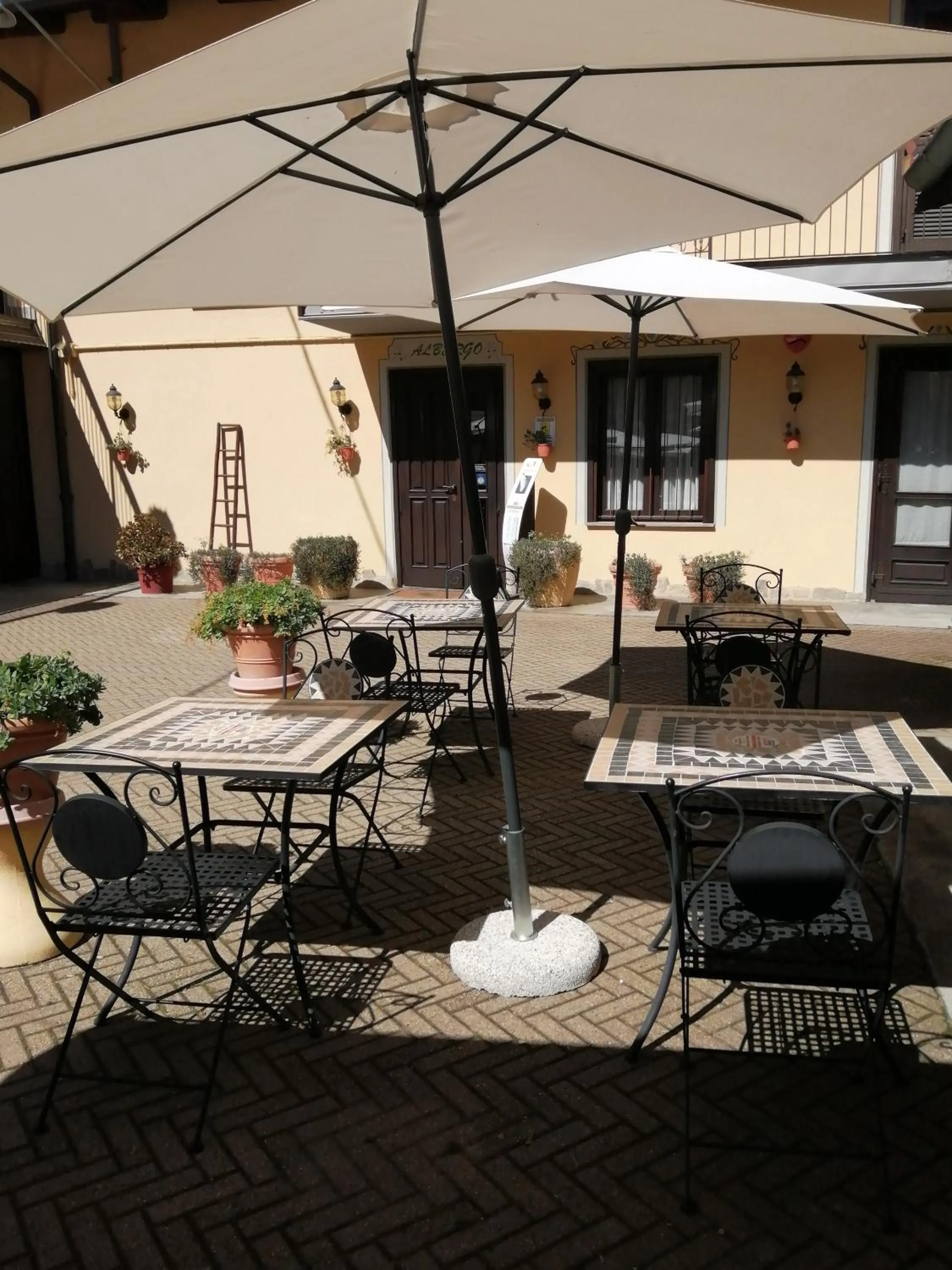 Inner courtyard view in Hotel Ciocca