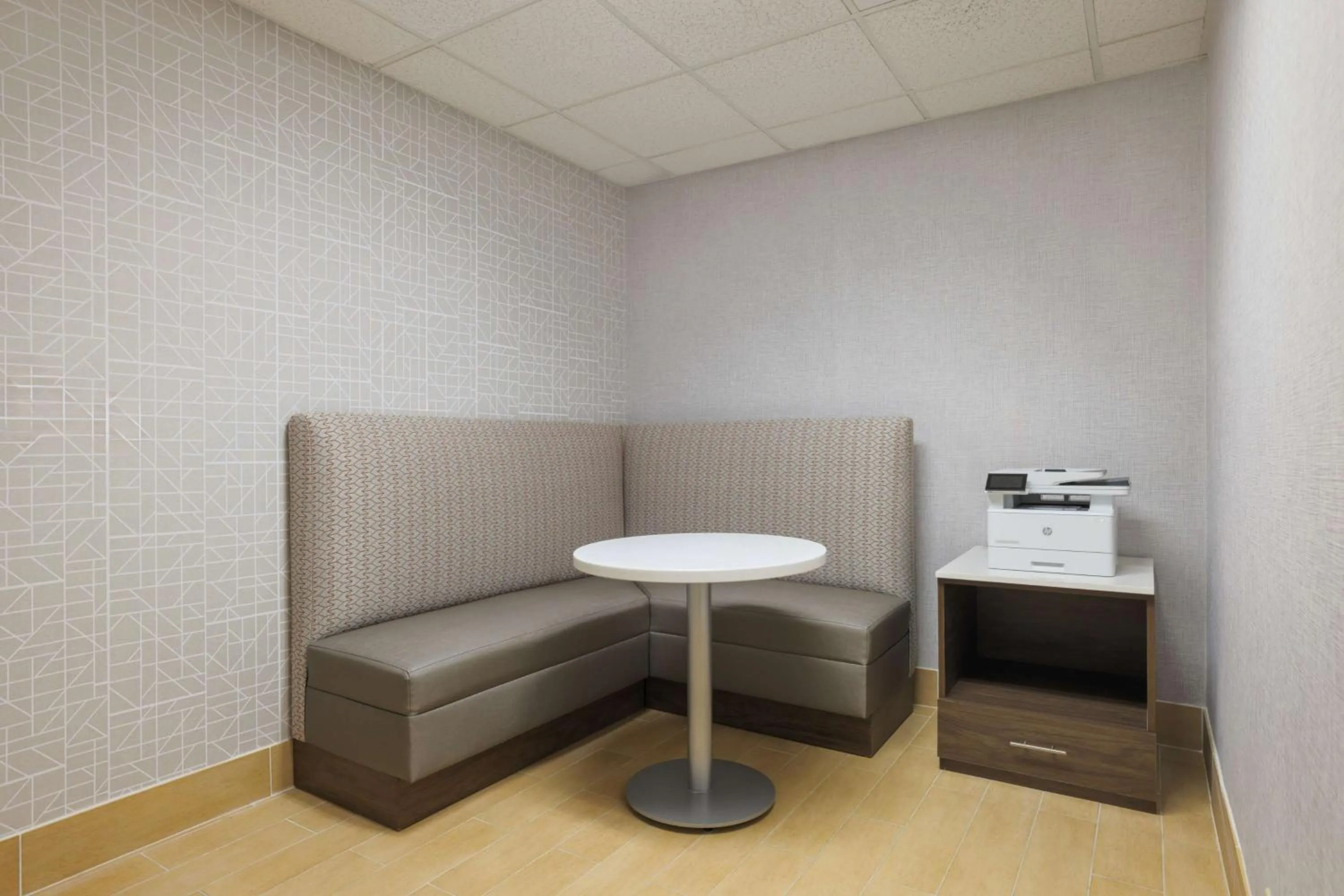 Business facilities in Hampton Inn Raleigh/Garner