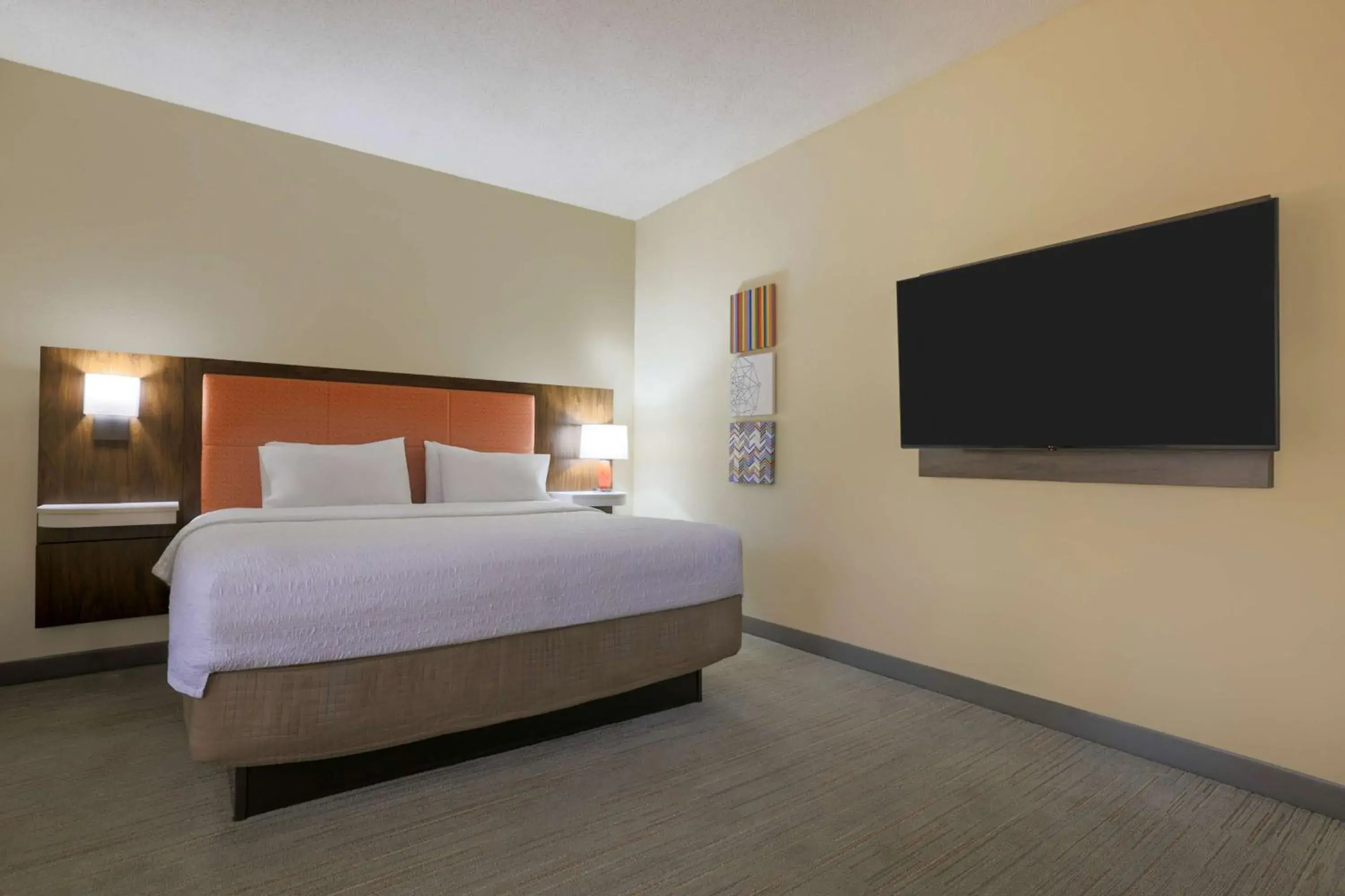 Bed in Hampton Inn Raleigh/Garner Bed in Hampton Inn Raleigh/Garner