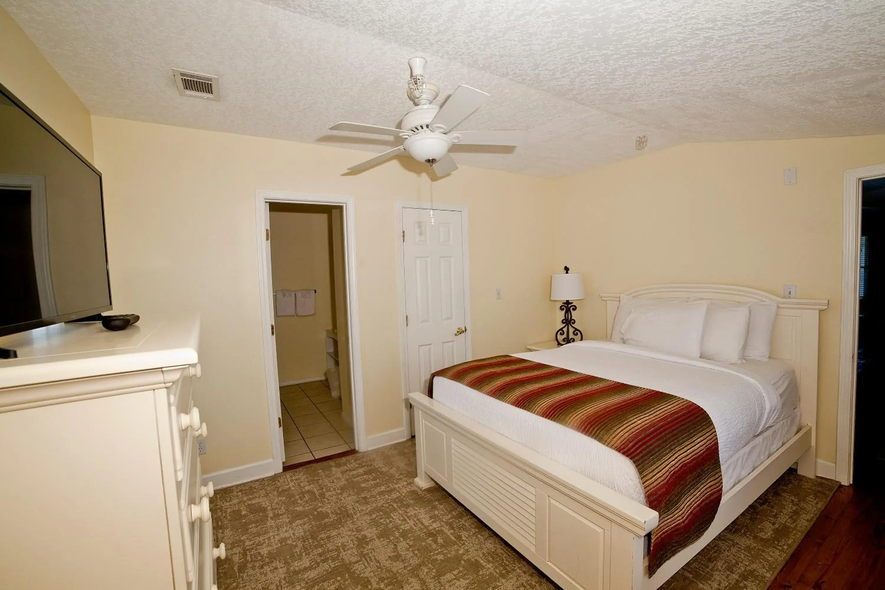 Bed in DeSoto Beach Terraces Bed in DeSoto Beach Terraces