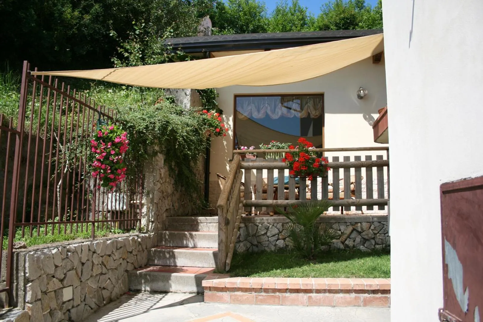 Facade/entrance in Casa Pendola