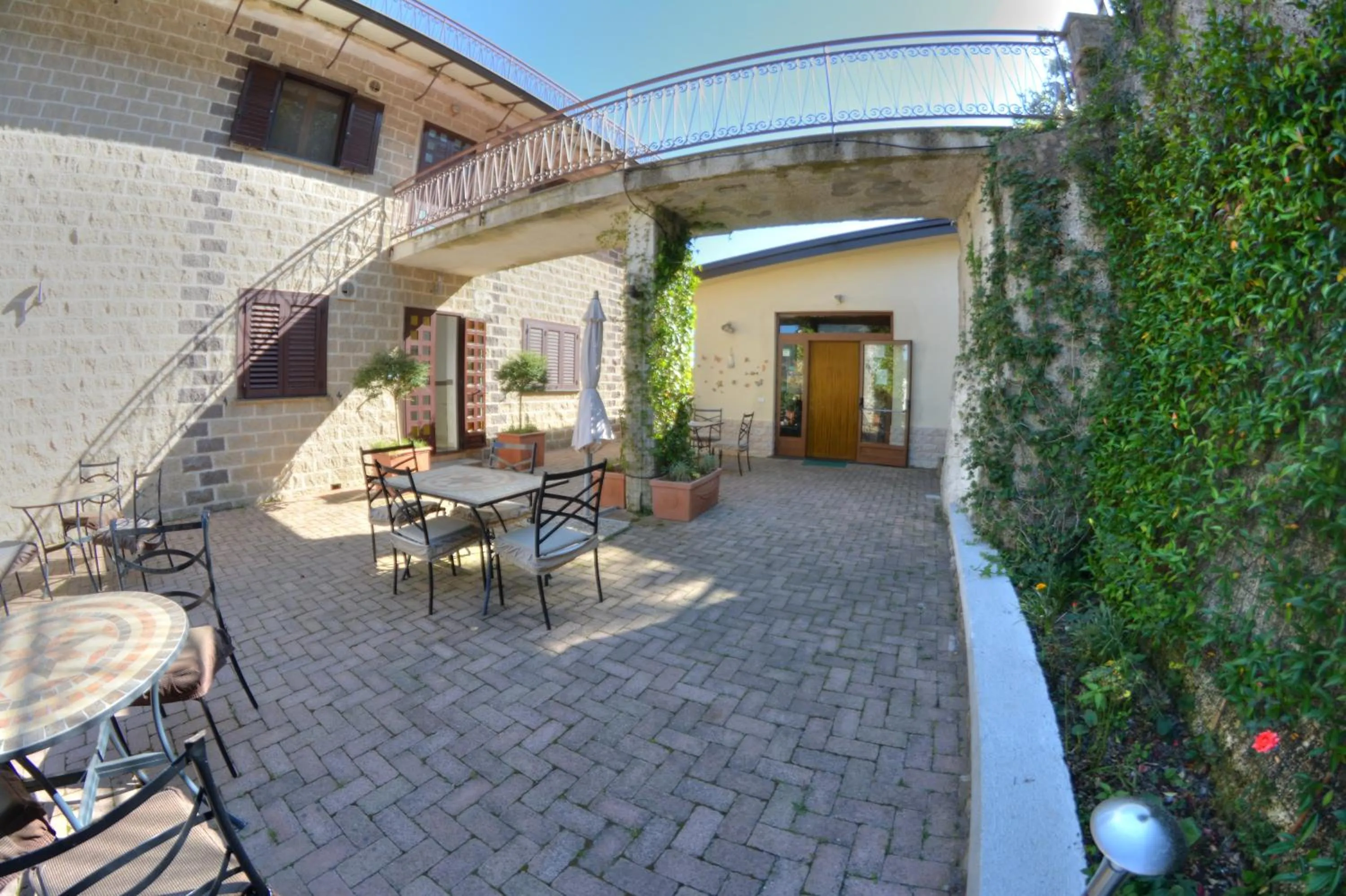 Facade/entrance in Casa Pendola