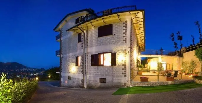 Facade/entrance in Casa Pendola