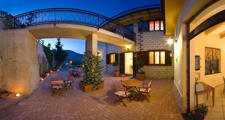 Facade/entrance in Casa Pendola
