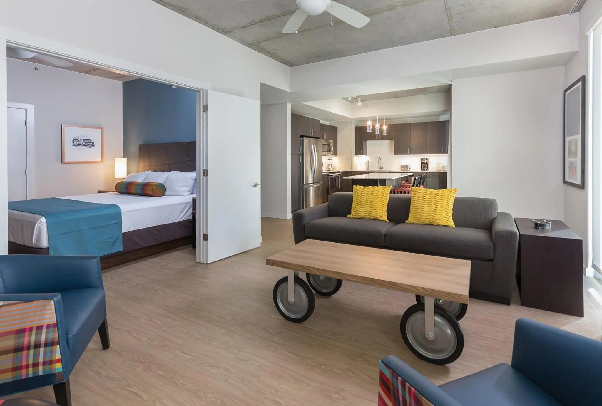 Living room, Bed in Club Wyndham Austin