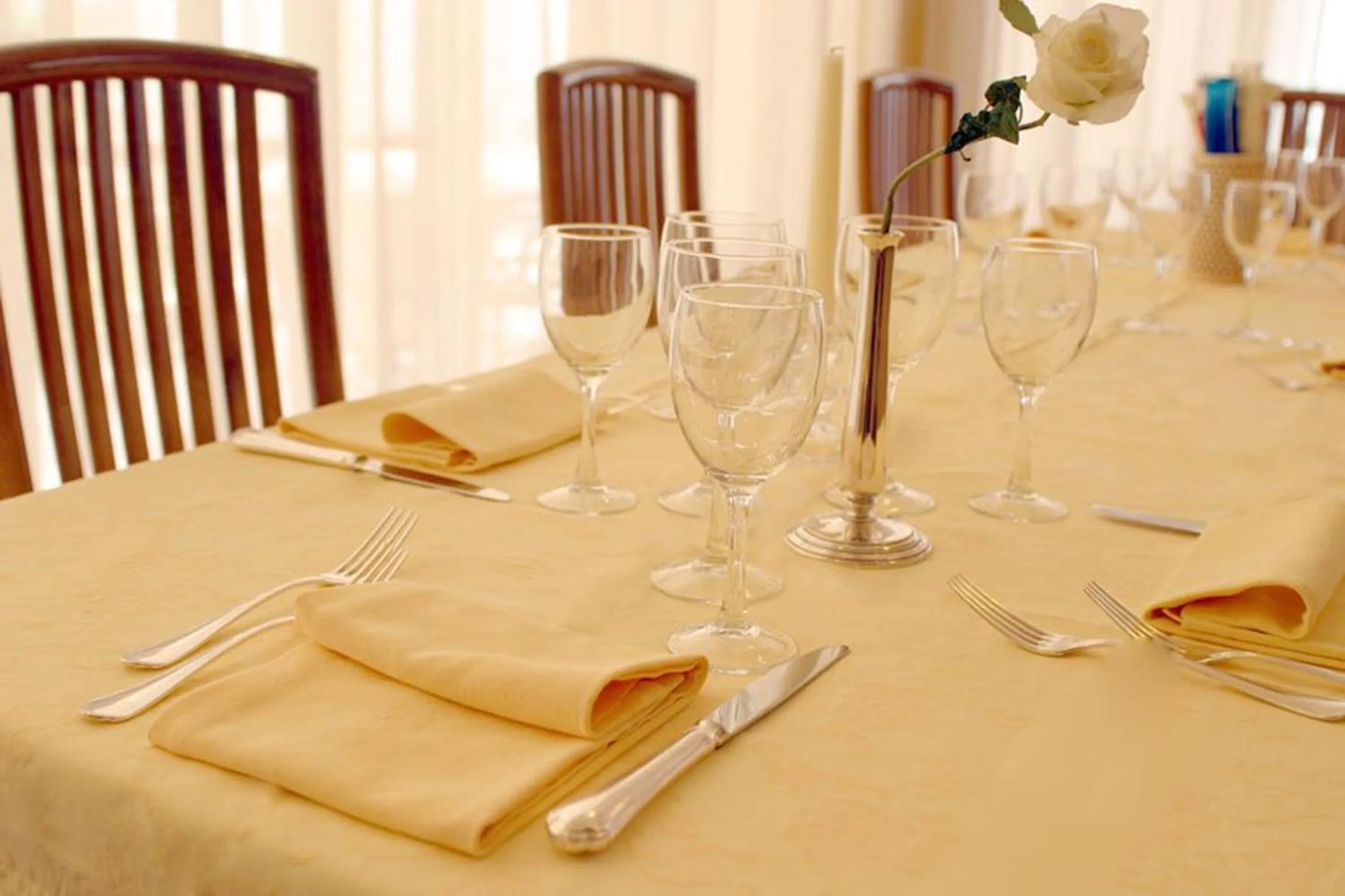 Restaurant/places to eat in Hotel Diana