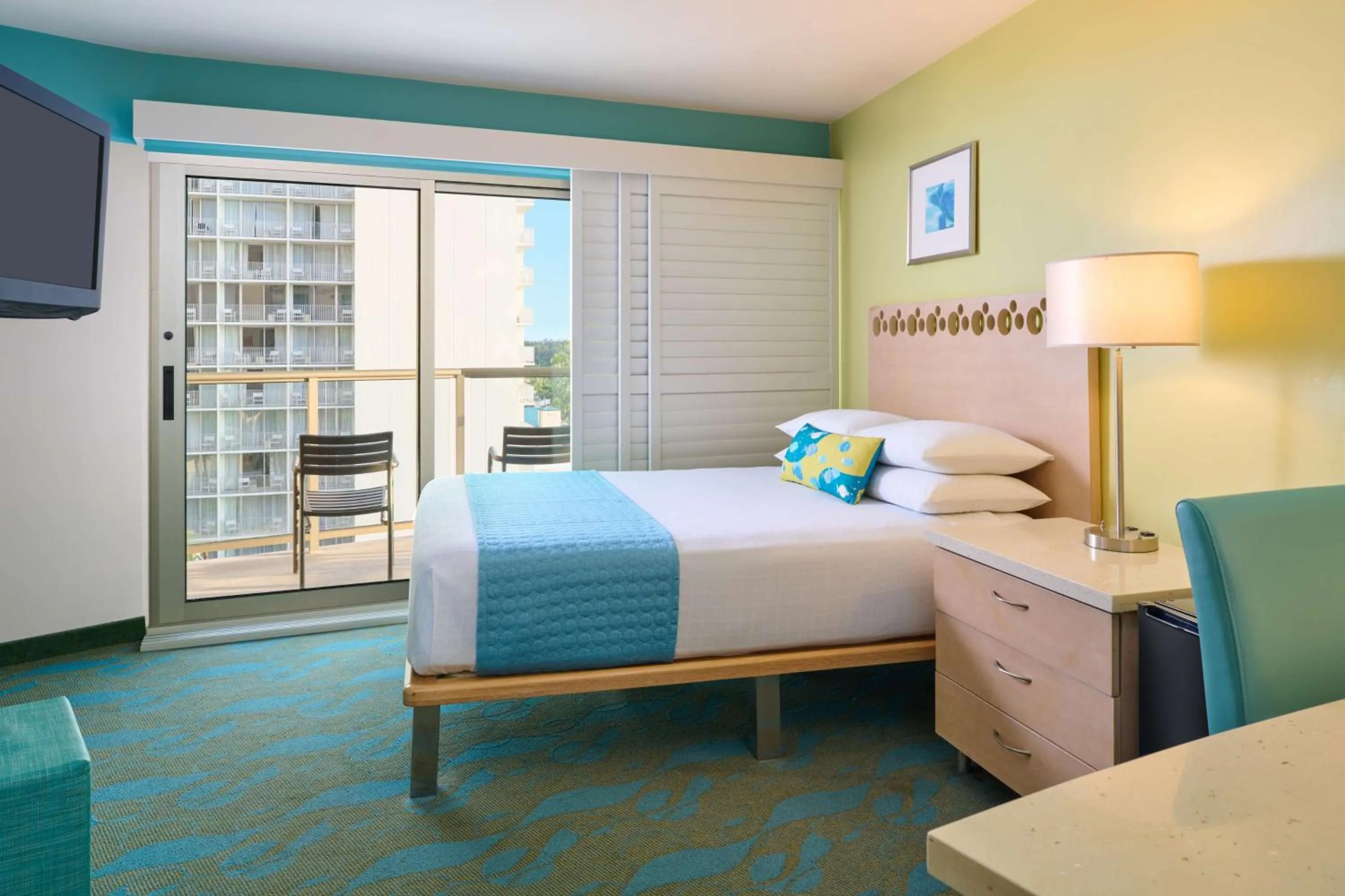 Bed in Waikiki Circle Hotel by Castle