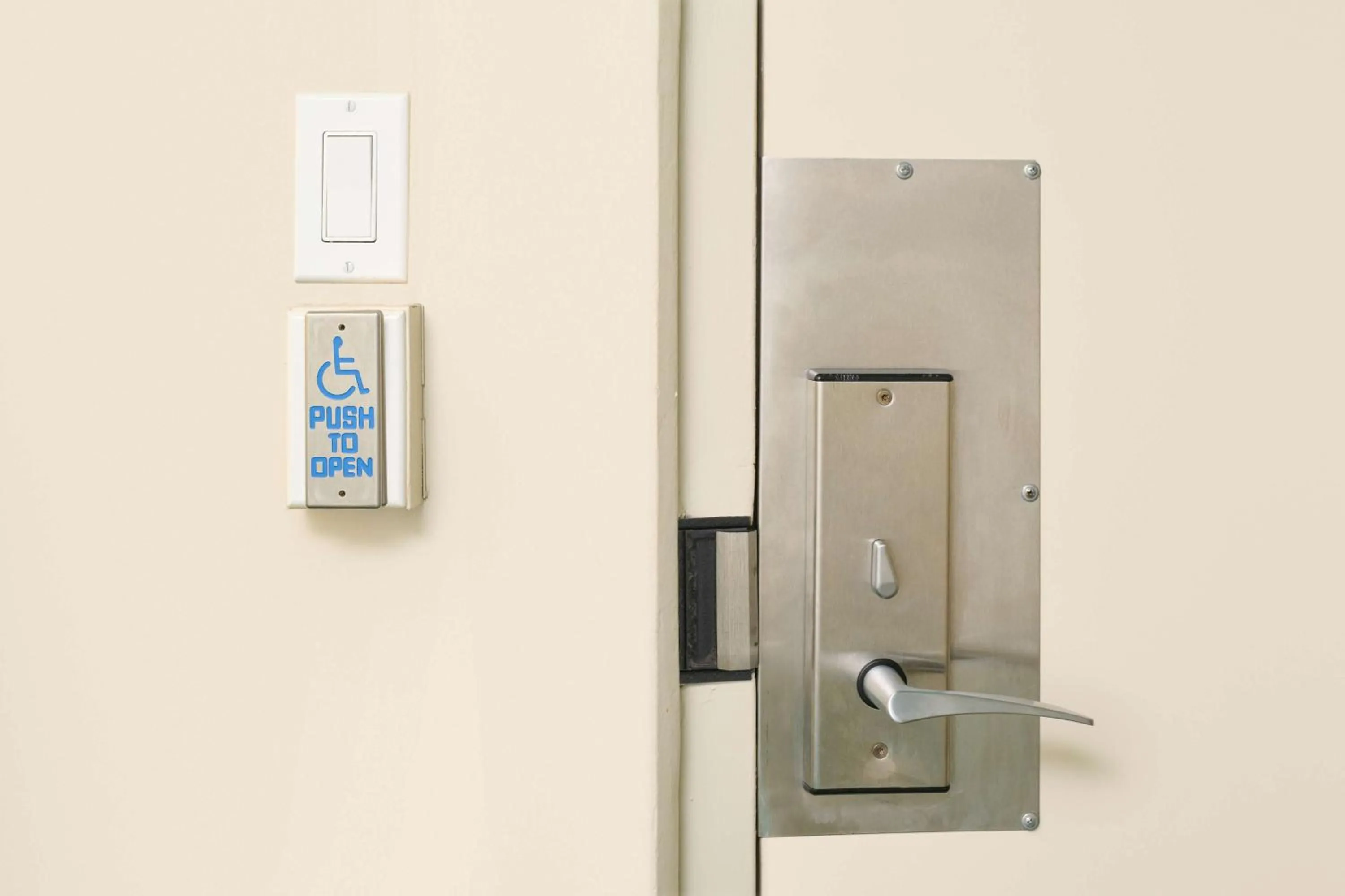 Decorative detail in Waikiki Circle Hotel by Castle