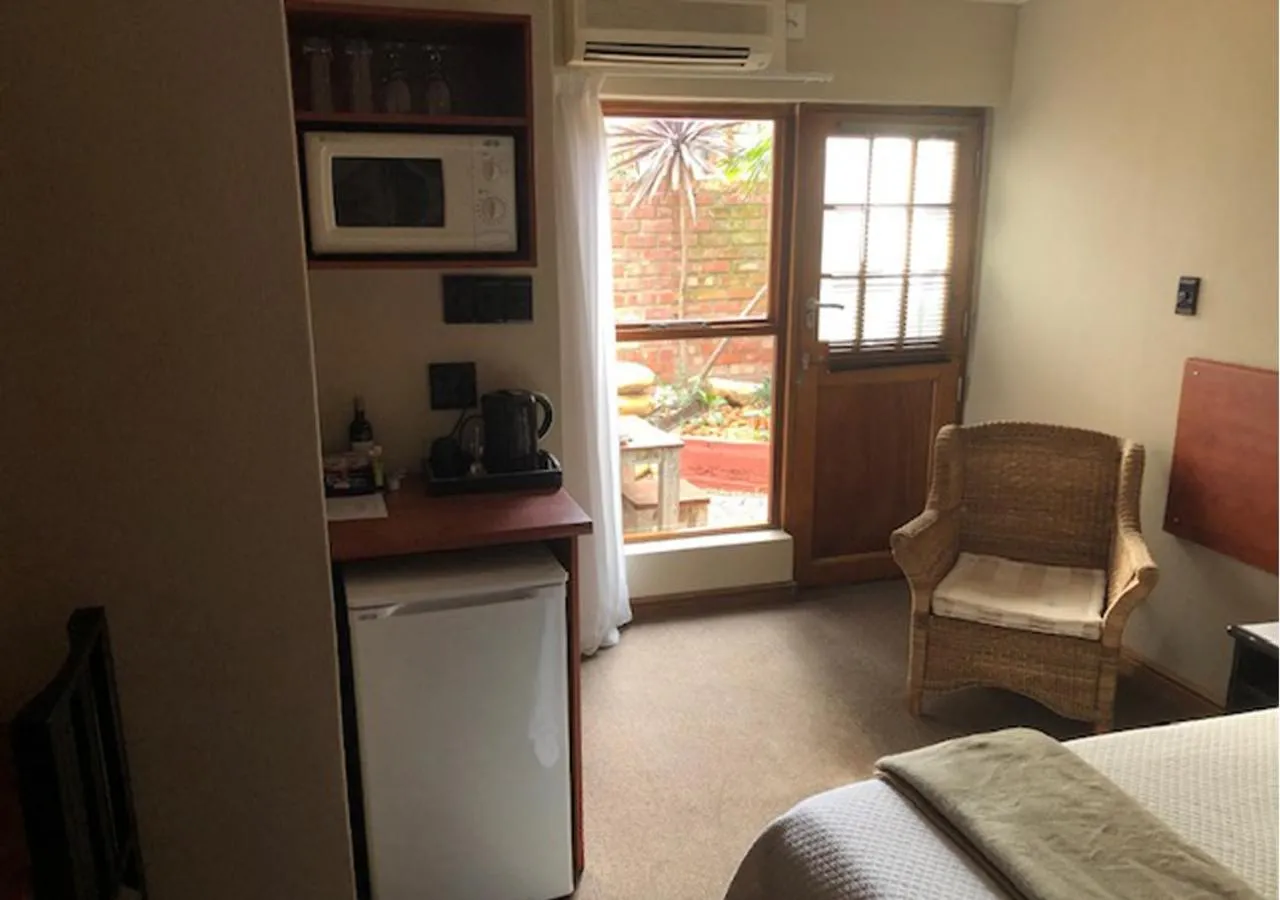 Bedroom, Bed in A La Martha's Air-Port Guest House