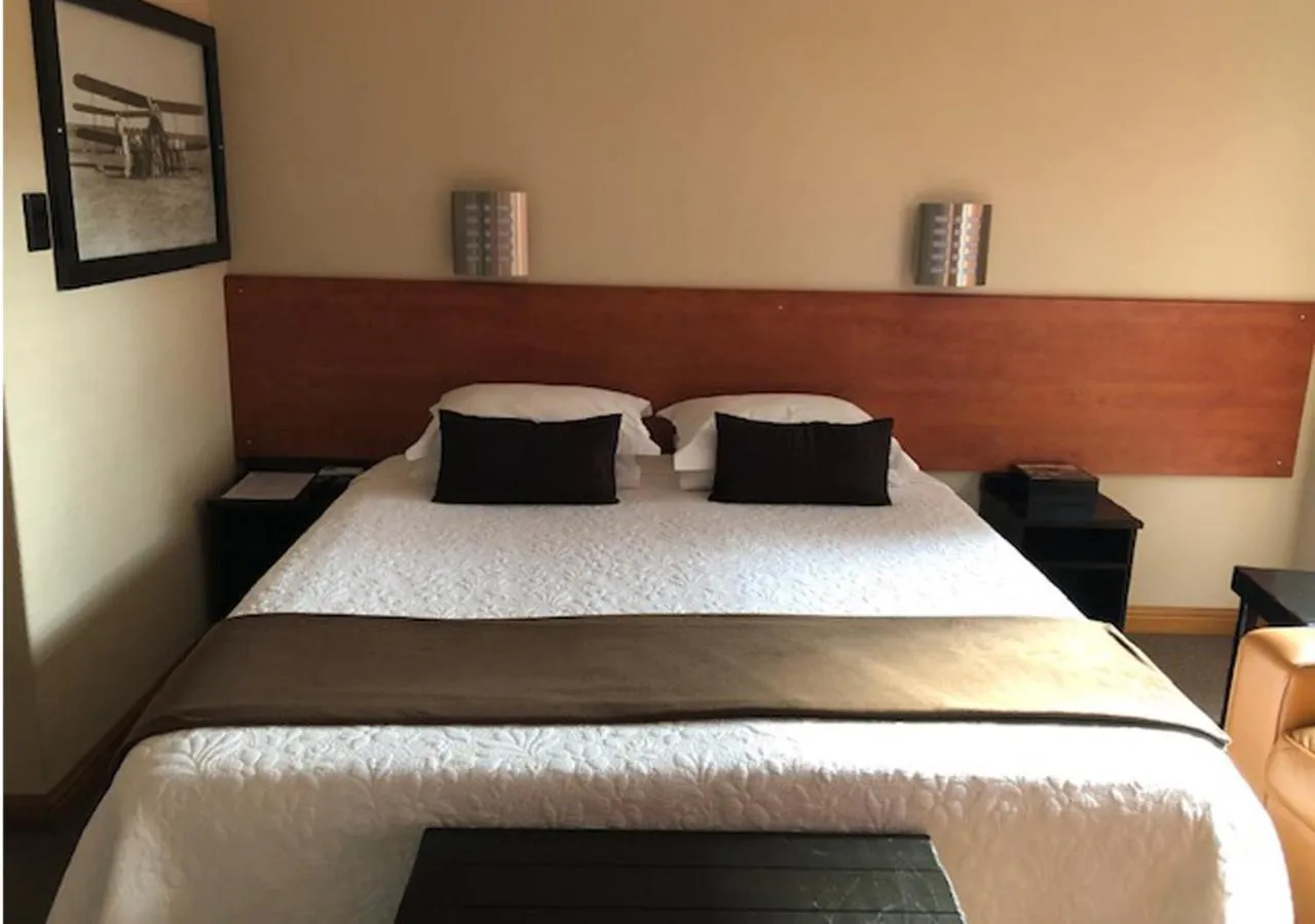 Bedroom, Bed in A La Martha's Air-Port Guest House