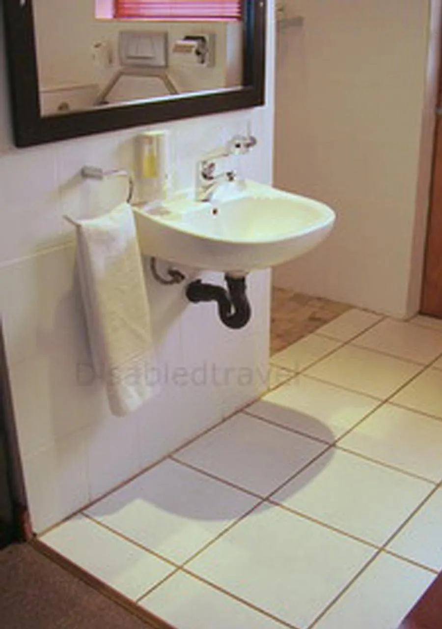 Bathroom in A La Martha's Air-Port Guest House