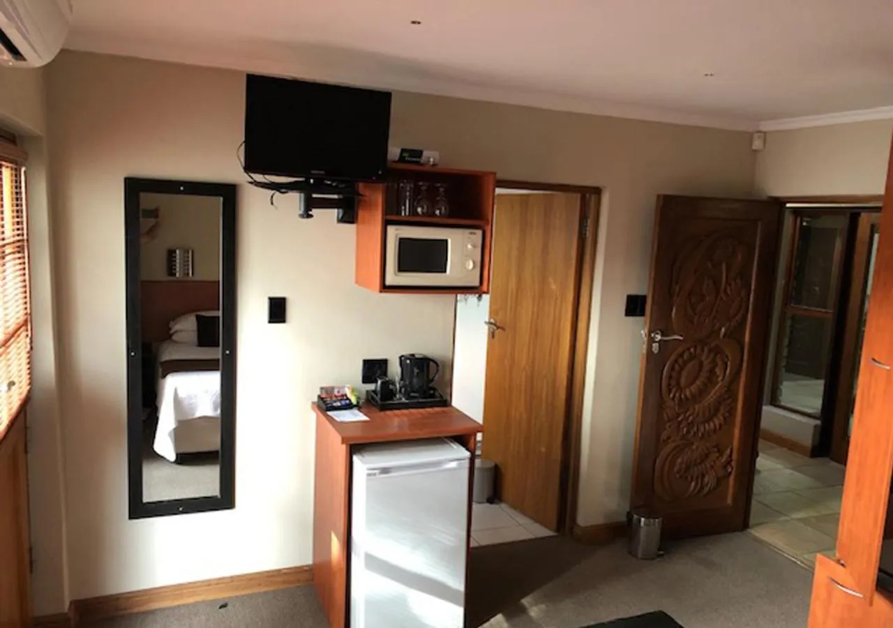 Bedroom in A La Martha's Air-Port Guest House